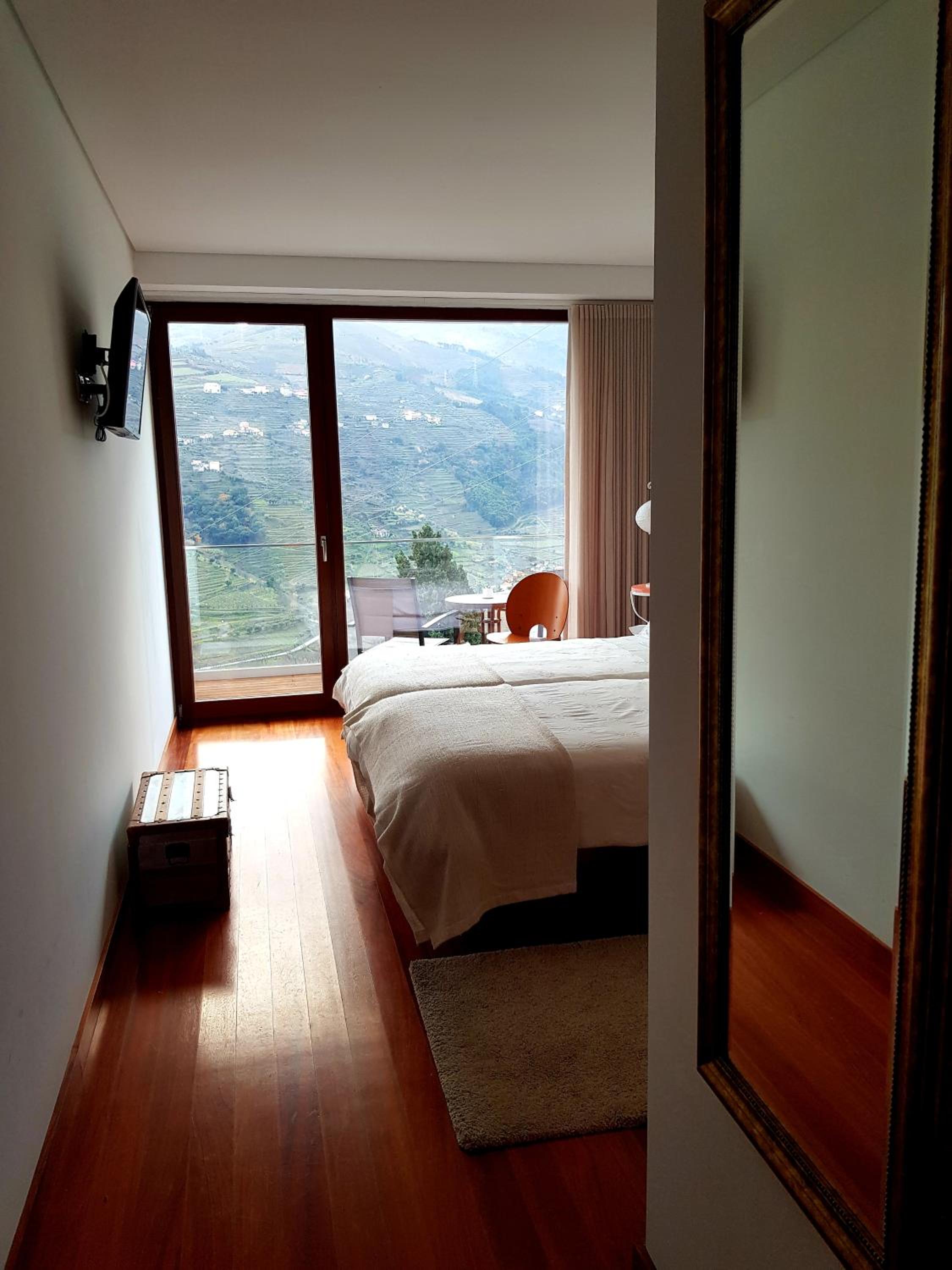 Suite with River View - Photo 6