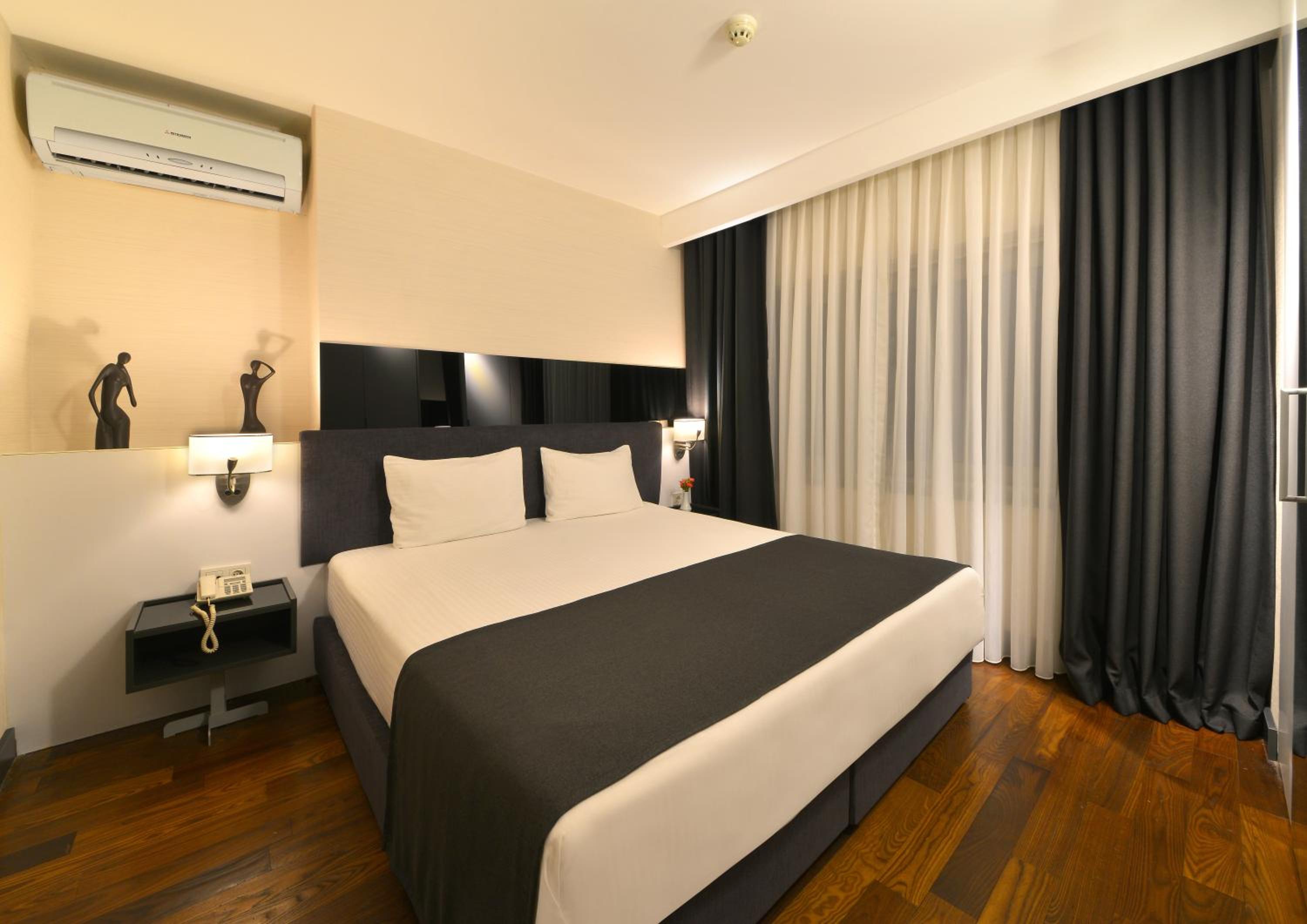 Executive Room photo 2