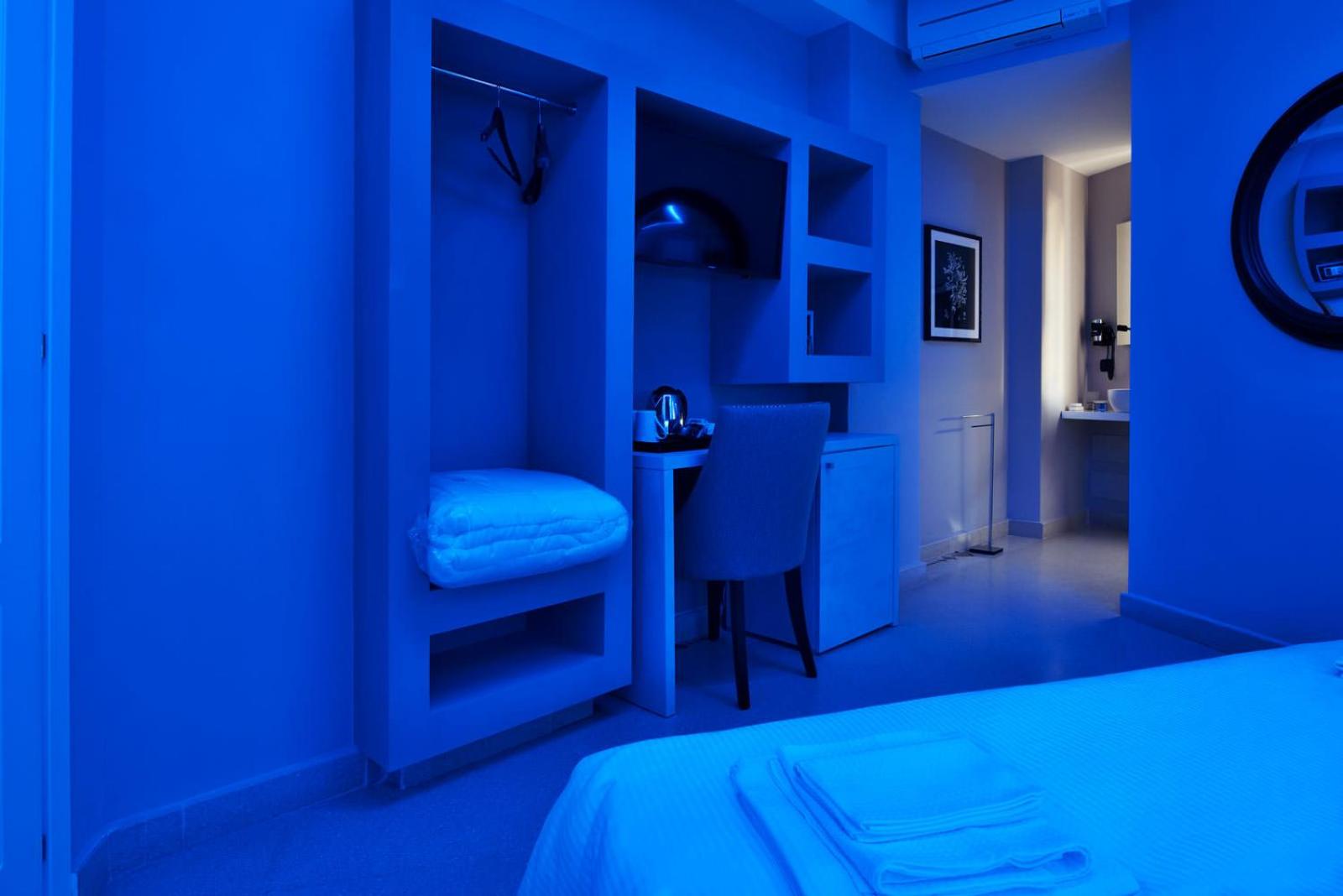 Double Room - Photo 6