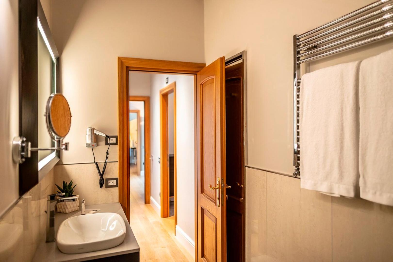 Classic Double or Twin Room - Photo 4