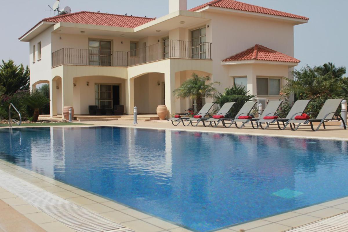 Villa with Private Pool photo 2