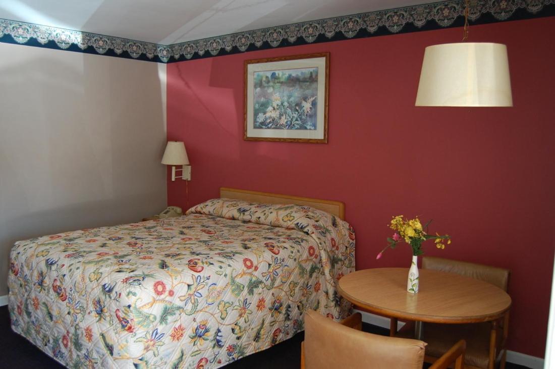 Queen Room photo 3