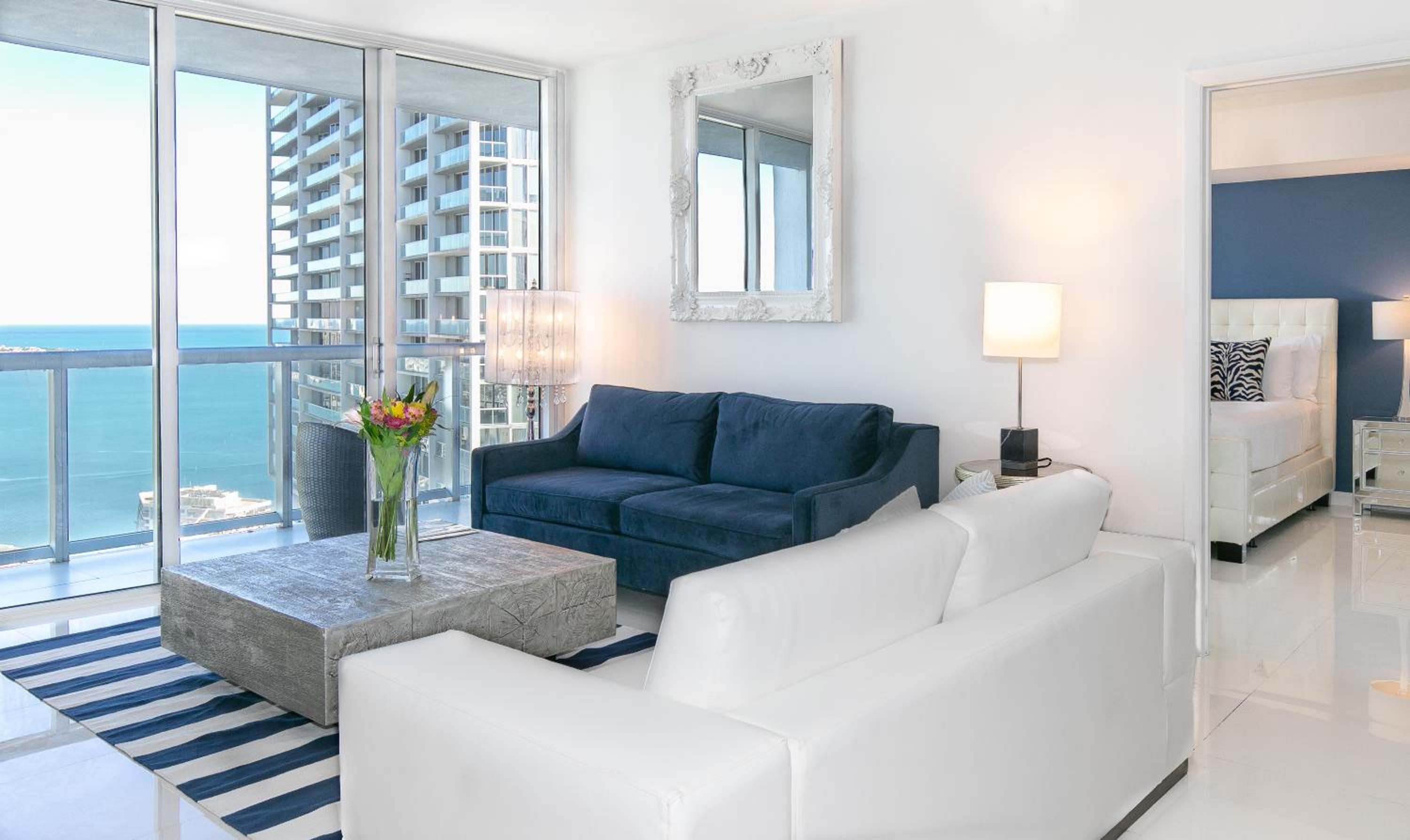 Boutique One Bedroom Apartment Ocean Views Balcony