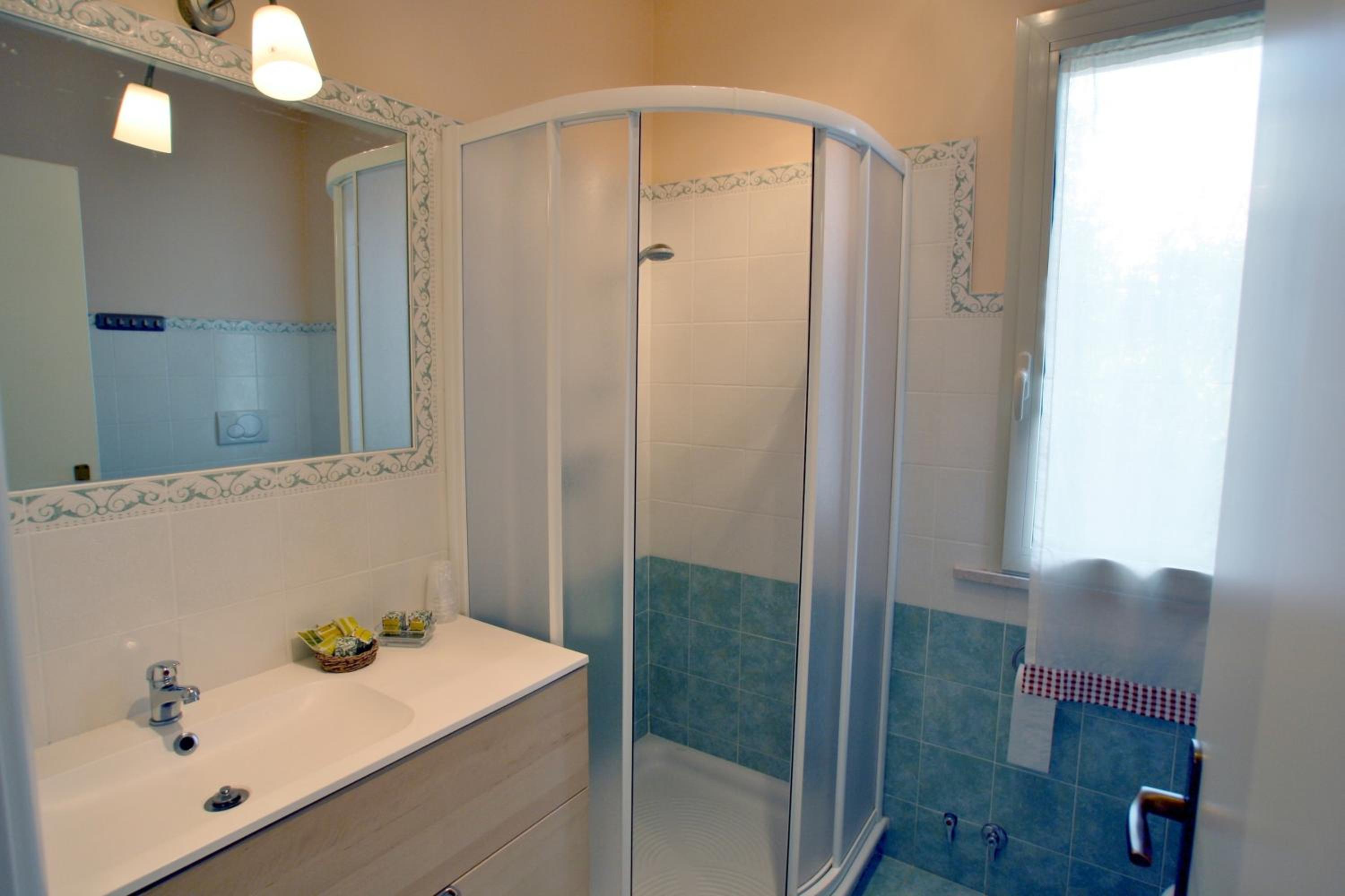 One-Bedroom Apartment (3 Adults) photo 2