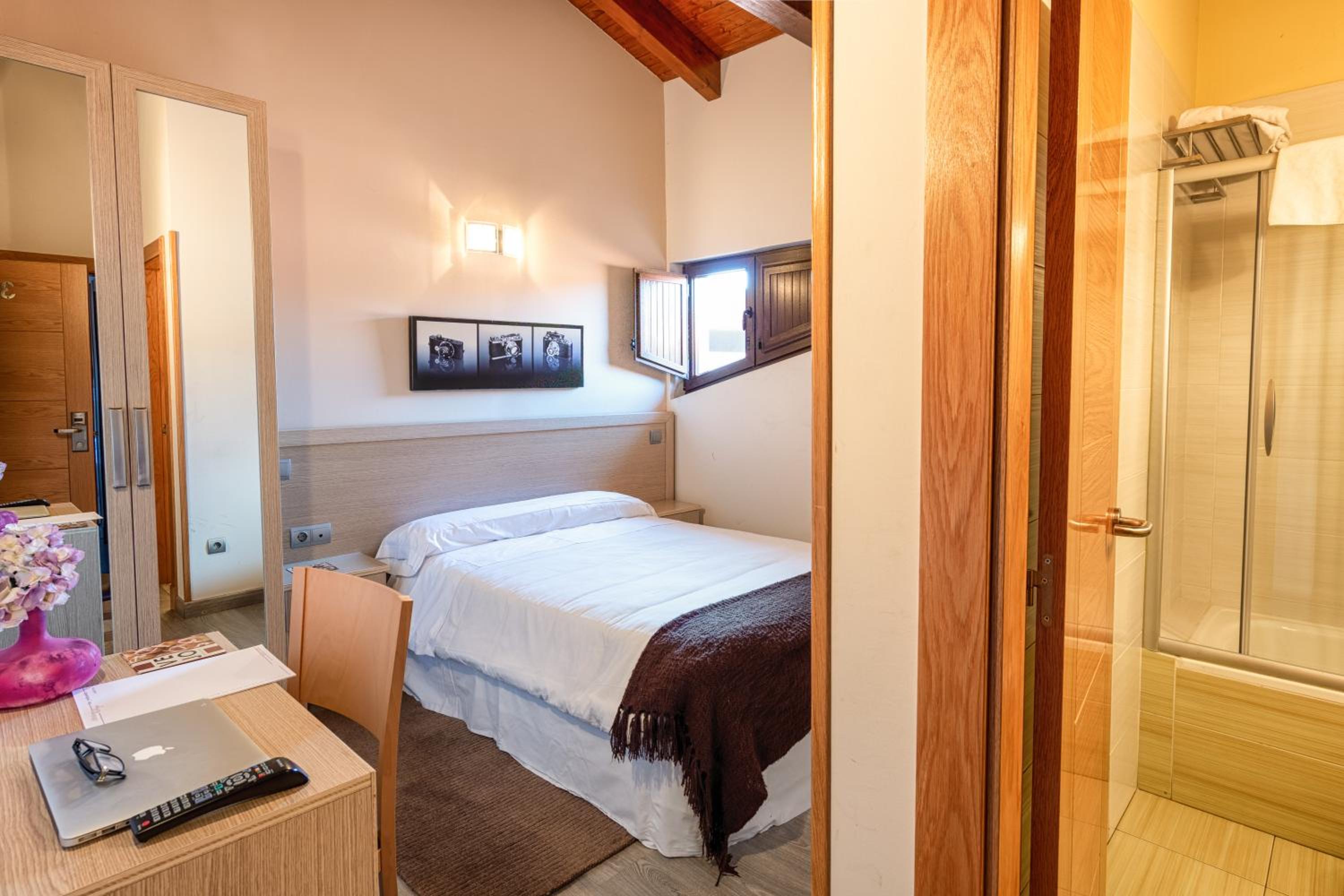 Double Room - Photo 7