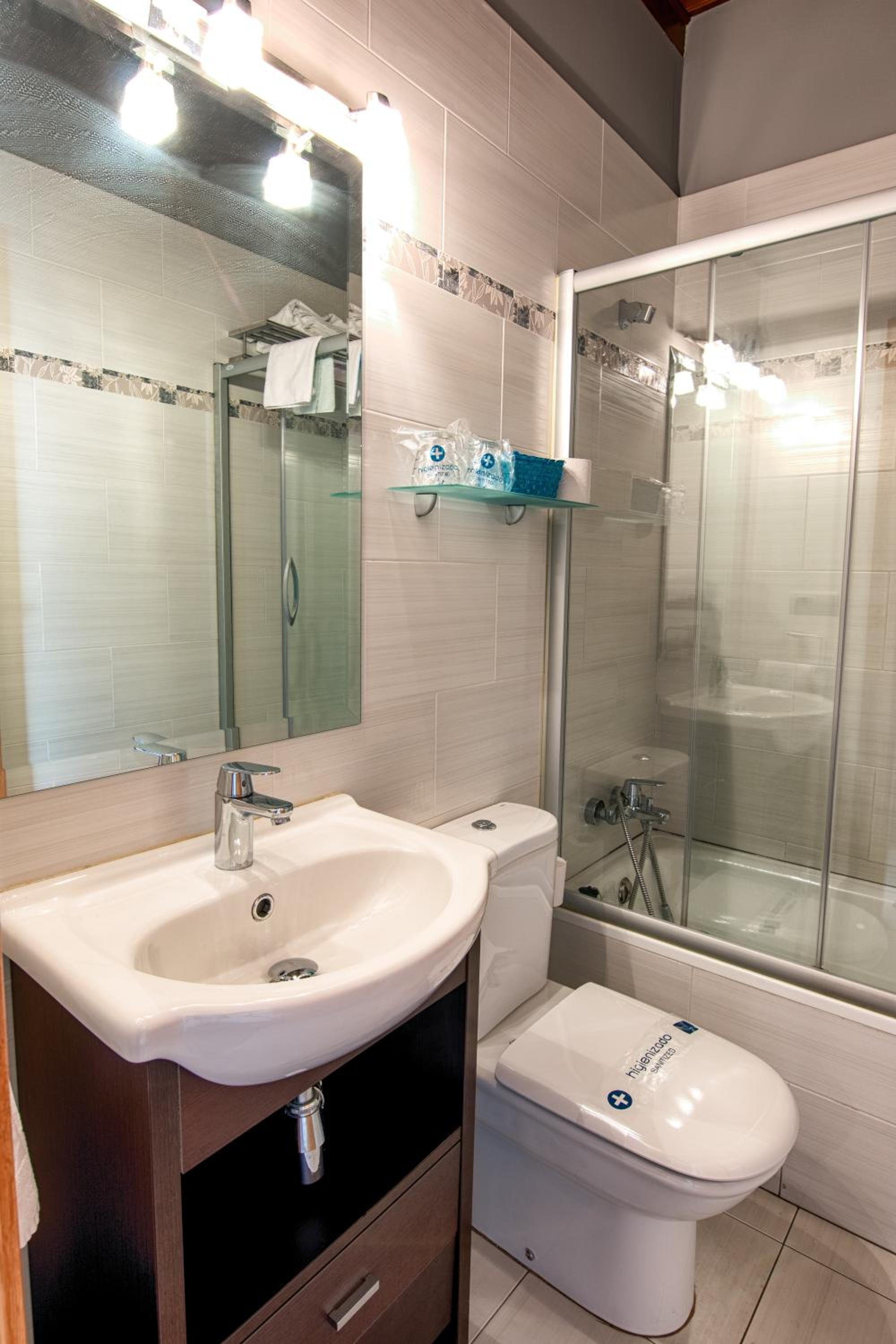Double Room - Photo 6
