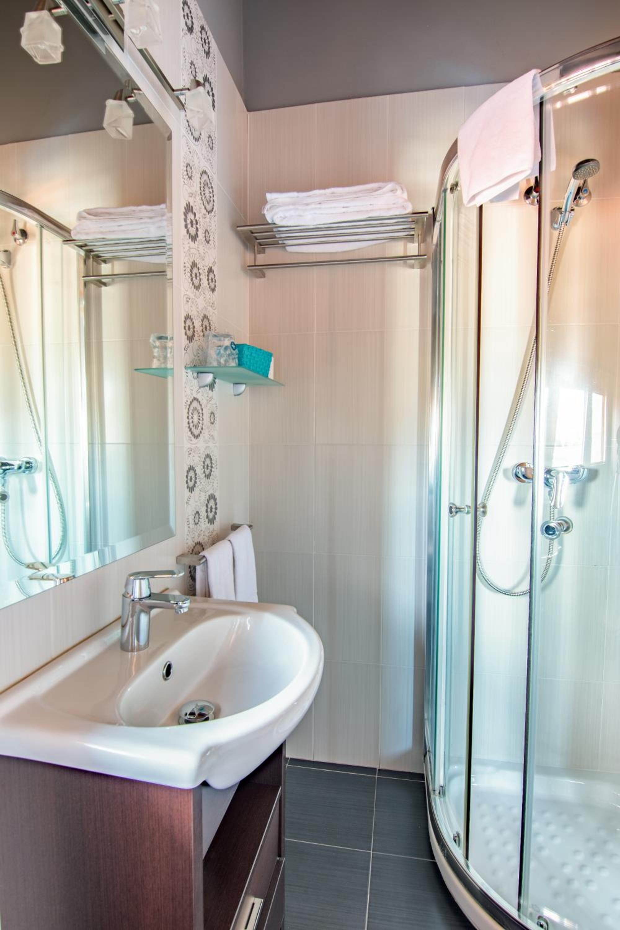 Double Room - Photo 5