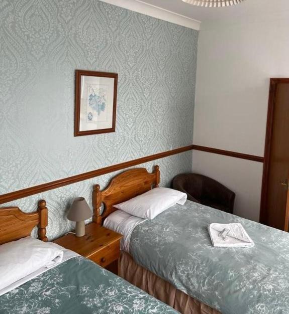 Twin Room with Bathroom