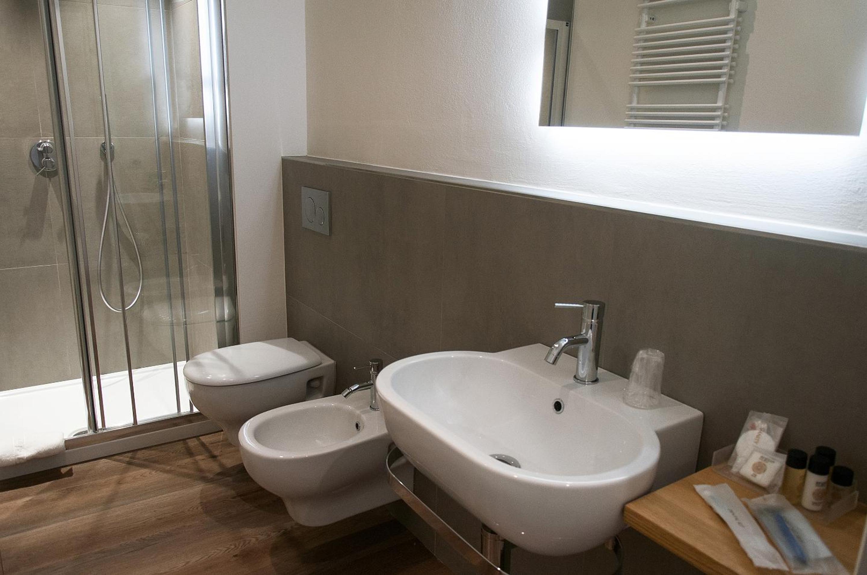 King Suite with Balcony photo 3