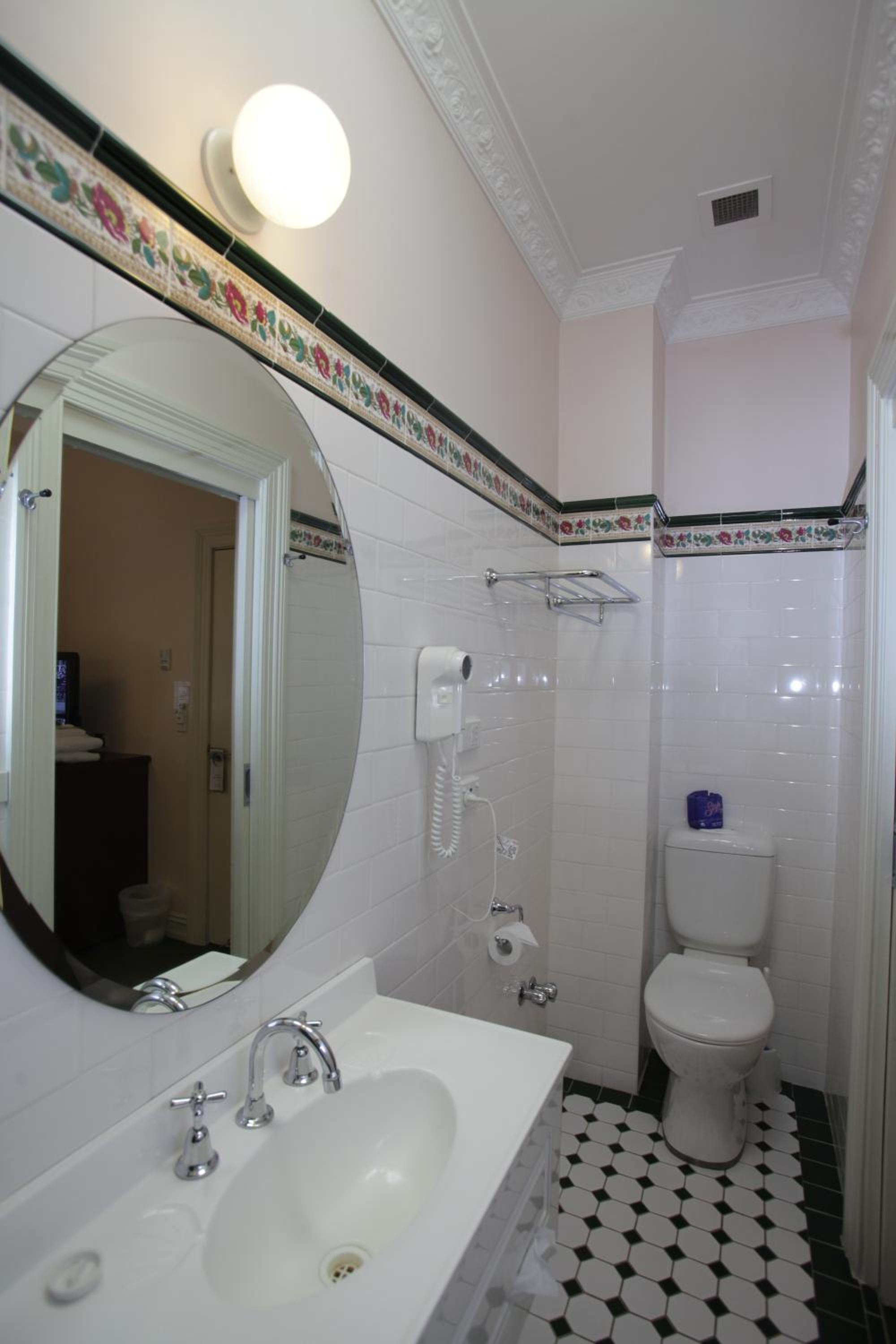 Deluxe Queen Room - Photo 3