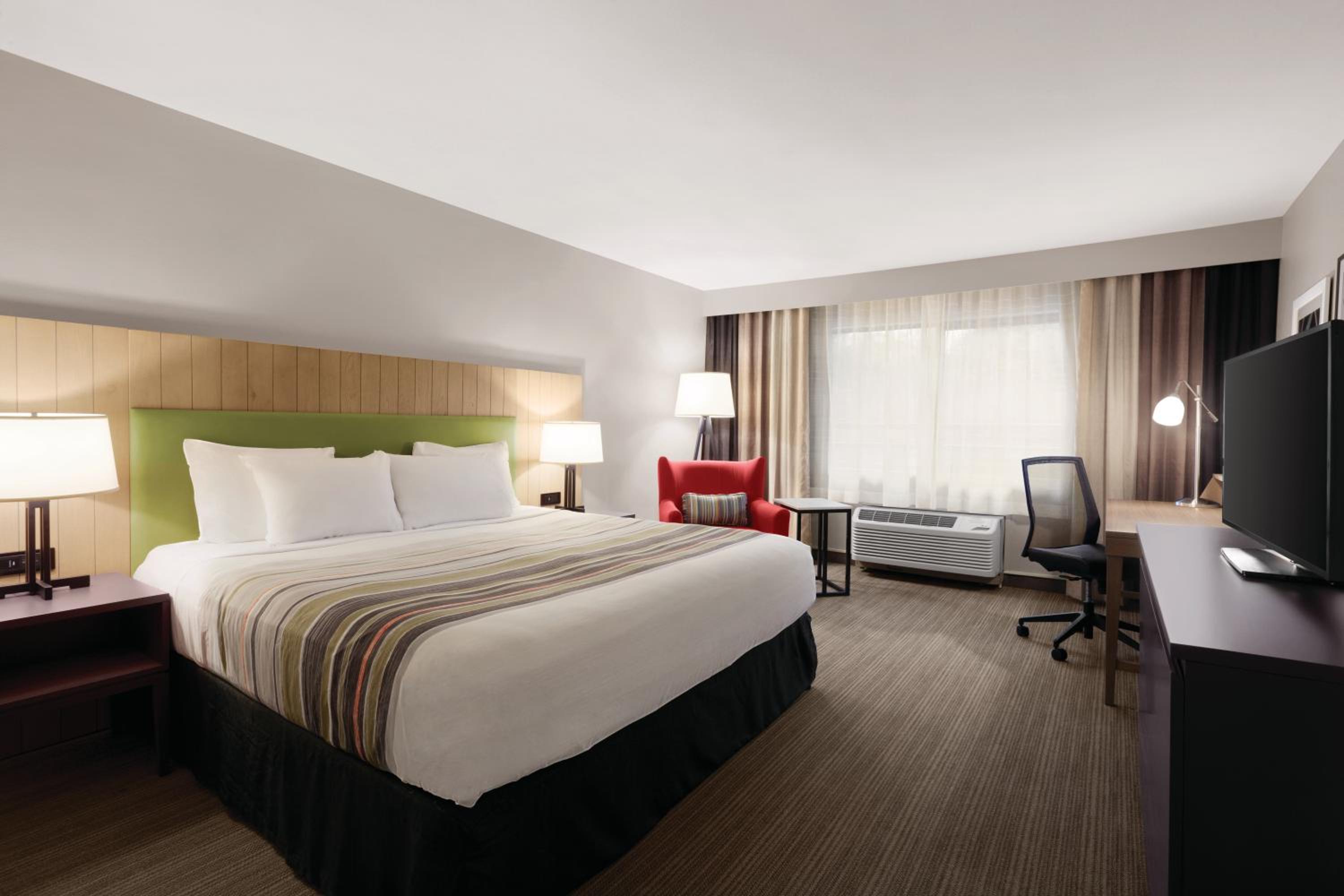 King Room - Accessible/Non-Smoking photo 3