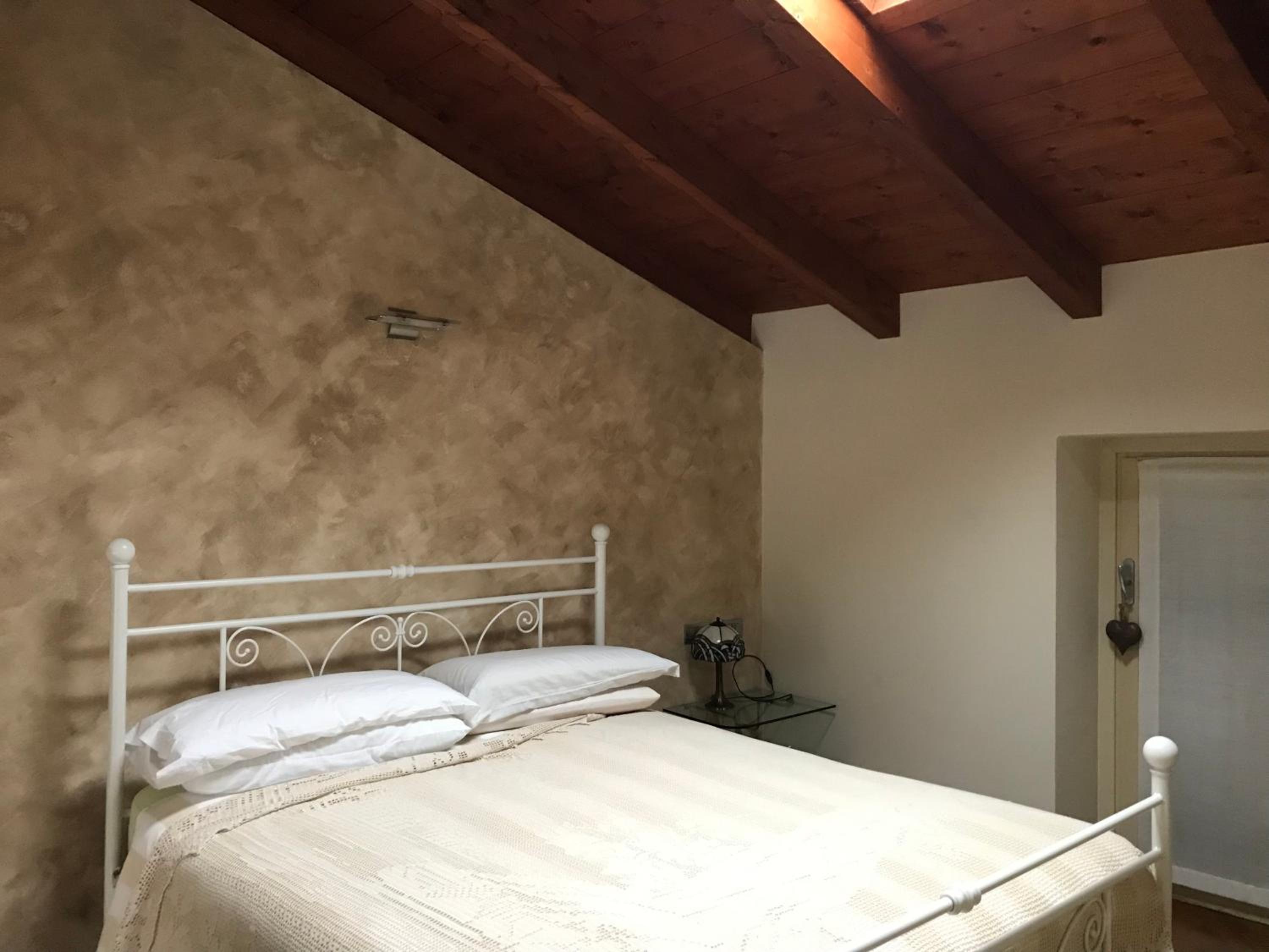 Deluxe Double Room with Bath photo 3