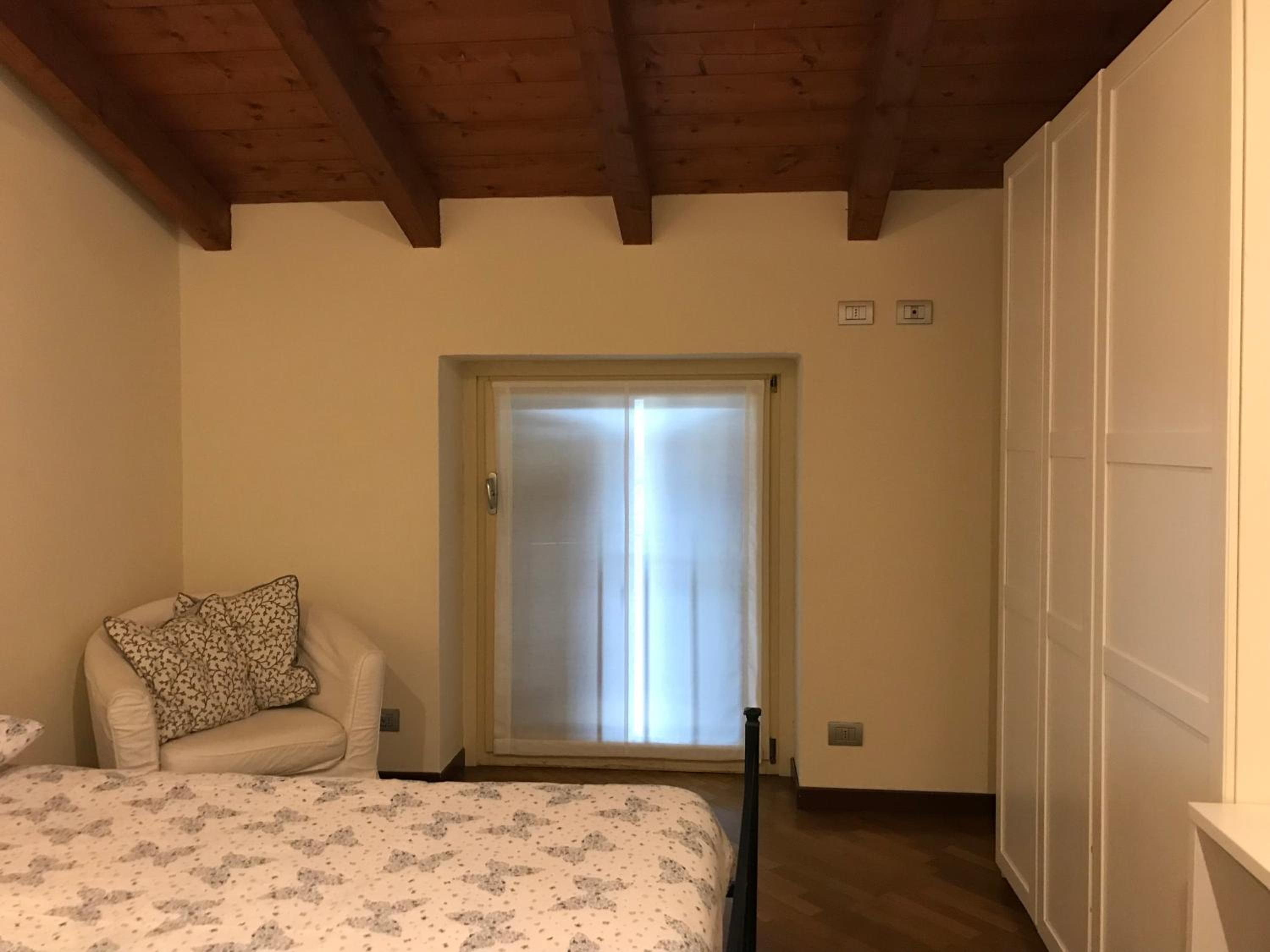 Double Room with Shared Bathroom photo 3