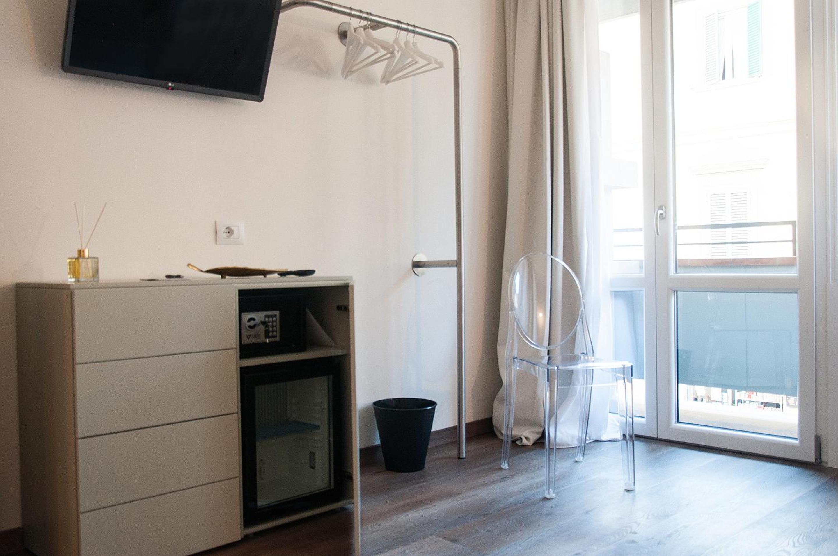 Deluxe Double Room with Balcony photo 3