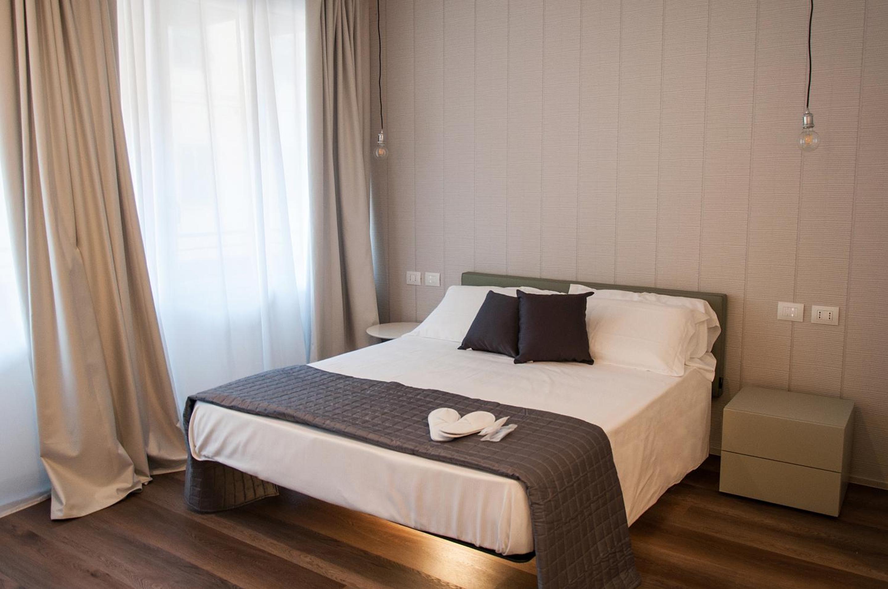 Deluxe Double Room with Balcony photo 2