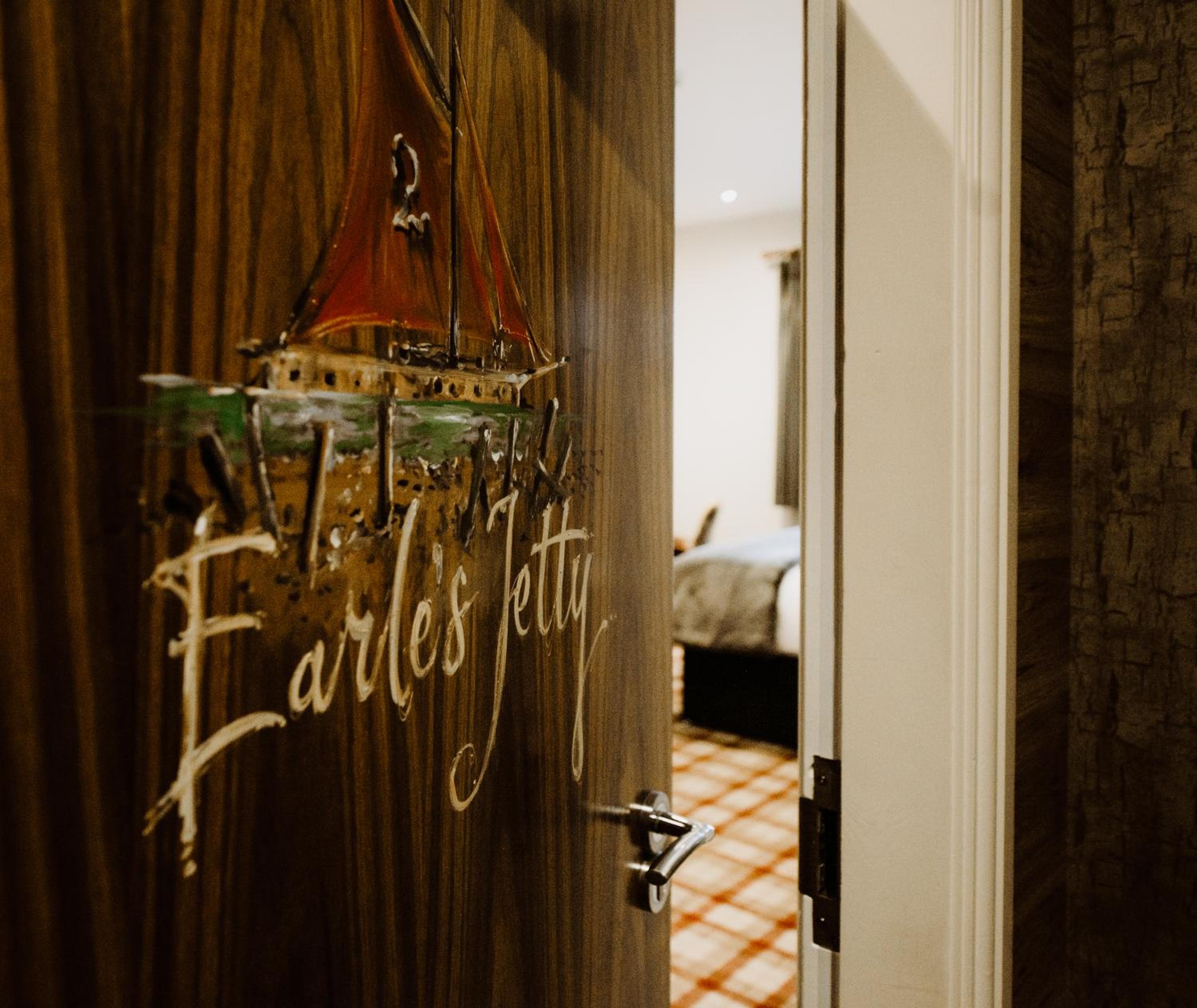 Superior King Room - Photo 8