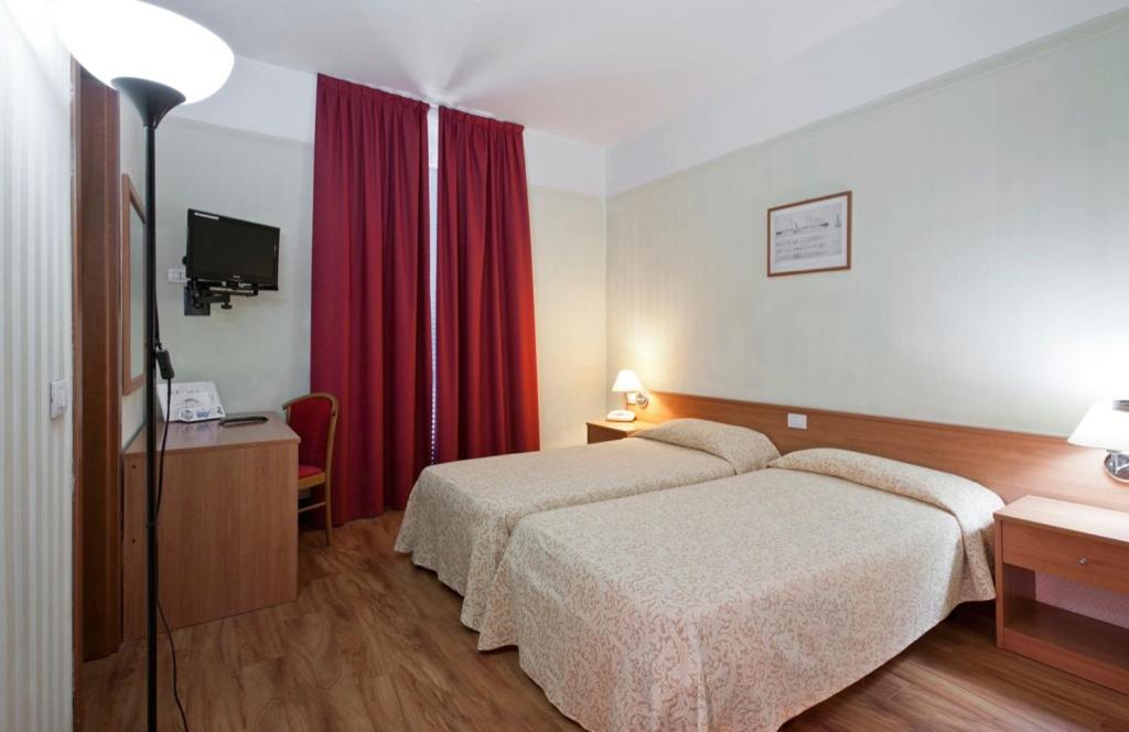 Standard Twin Room - Disability Access photo 1