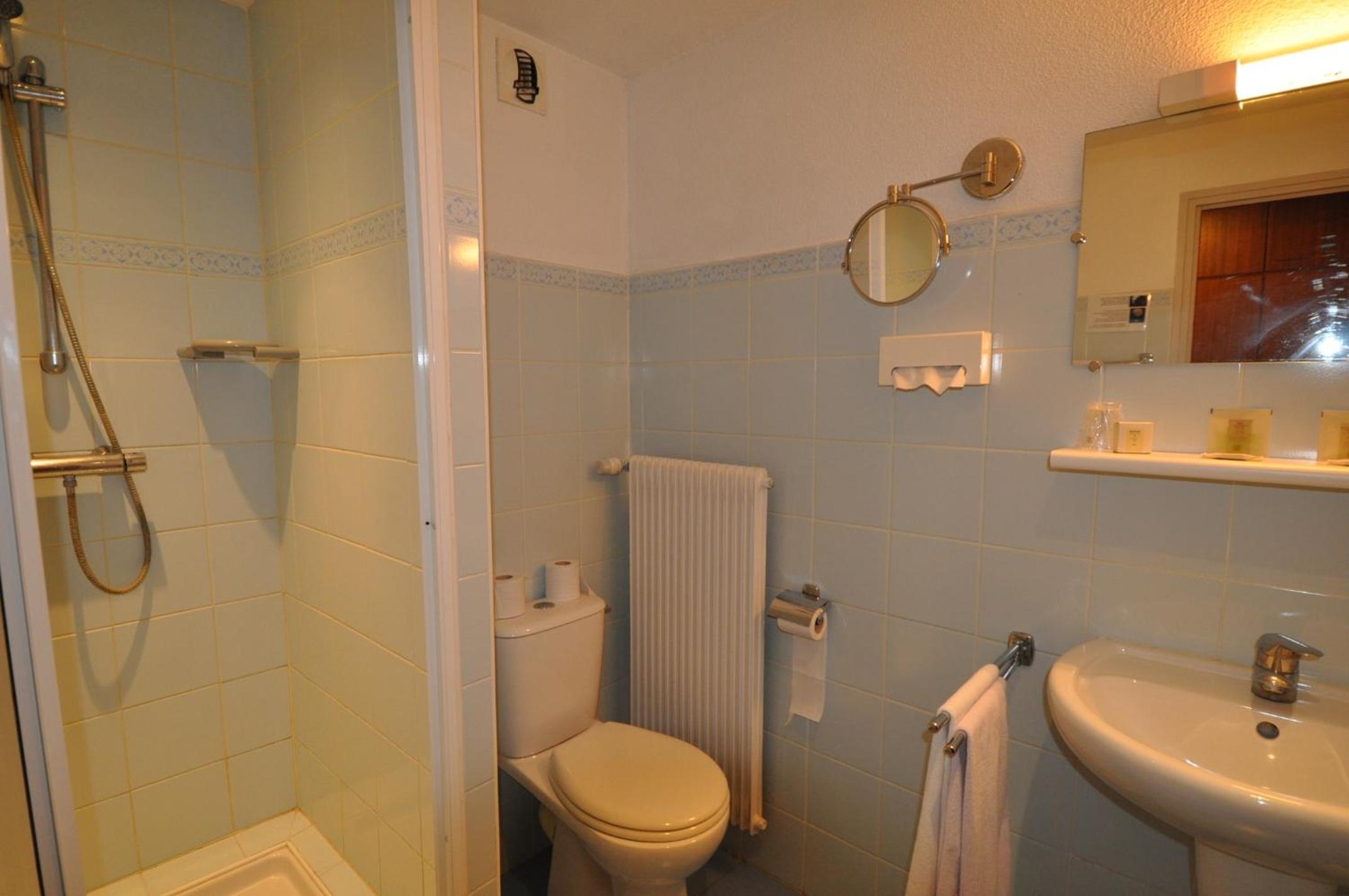 Standard Twin Room with Shower photo 3