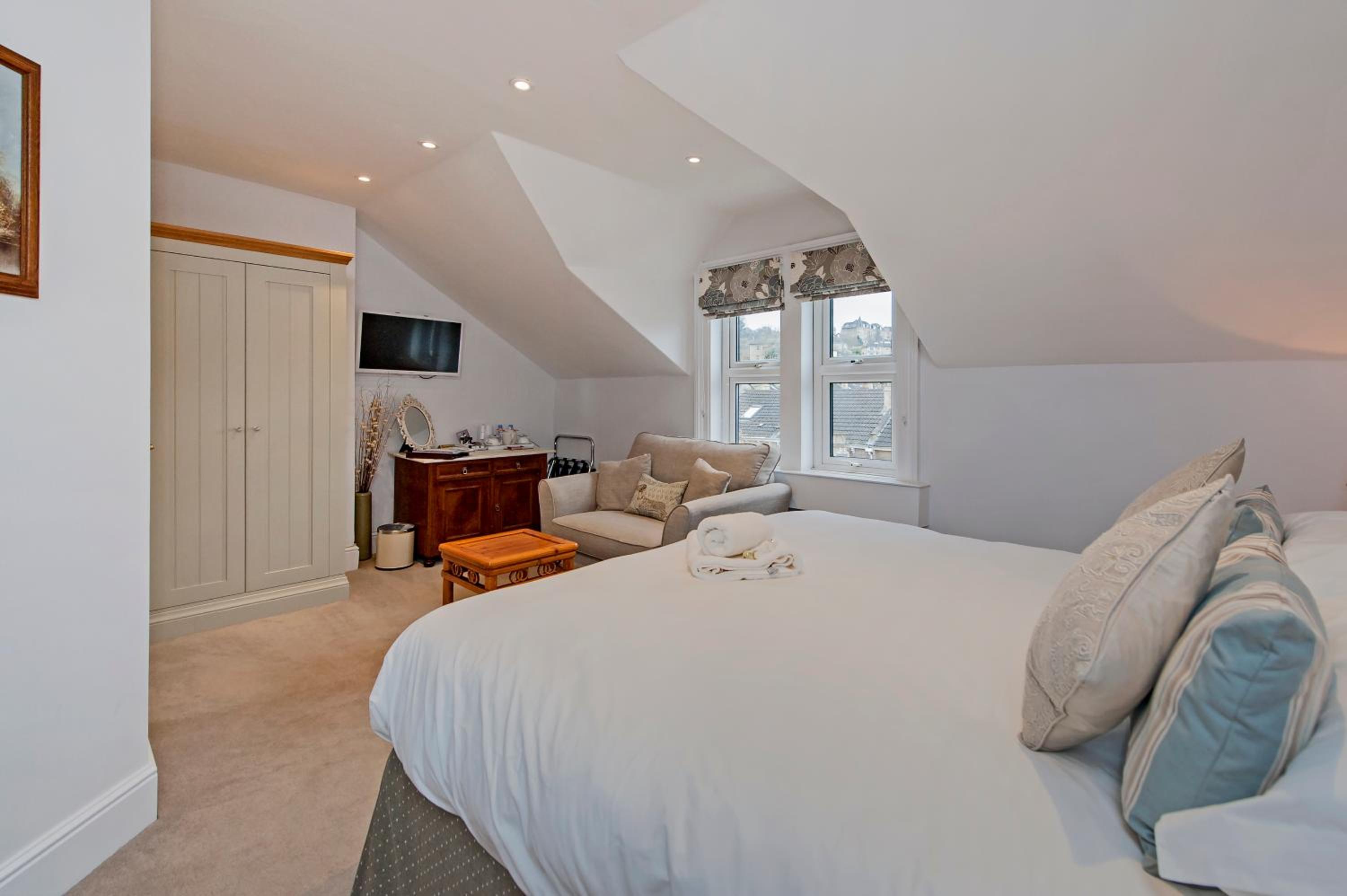 Double or Twin Room photo 3