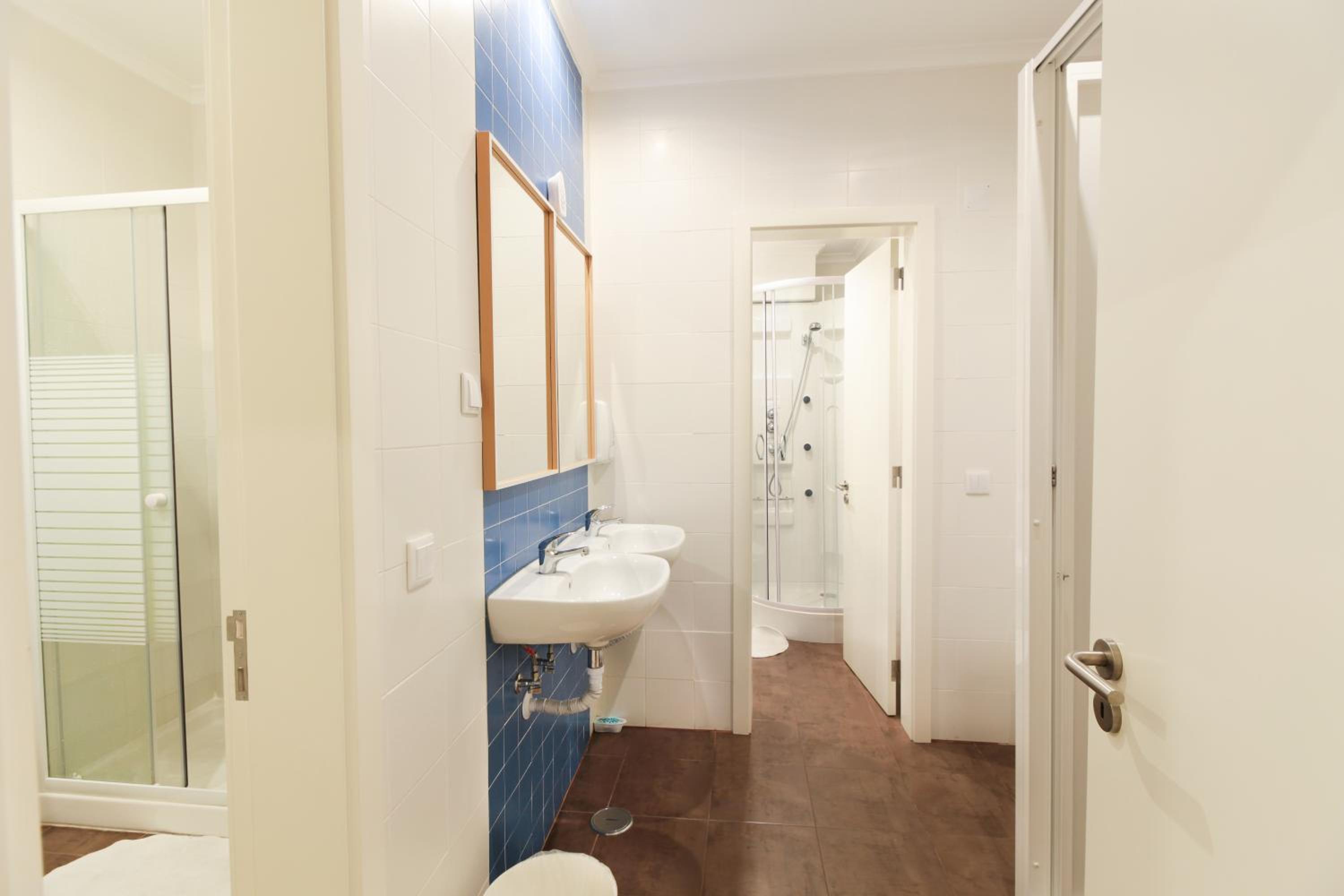 Economy Quadruple Room with Shared Bathroom photo 2