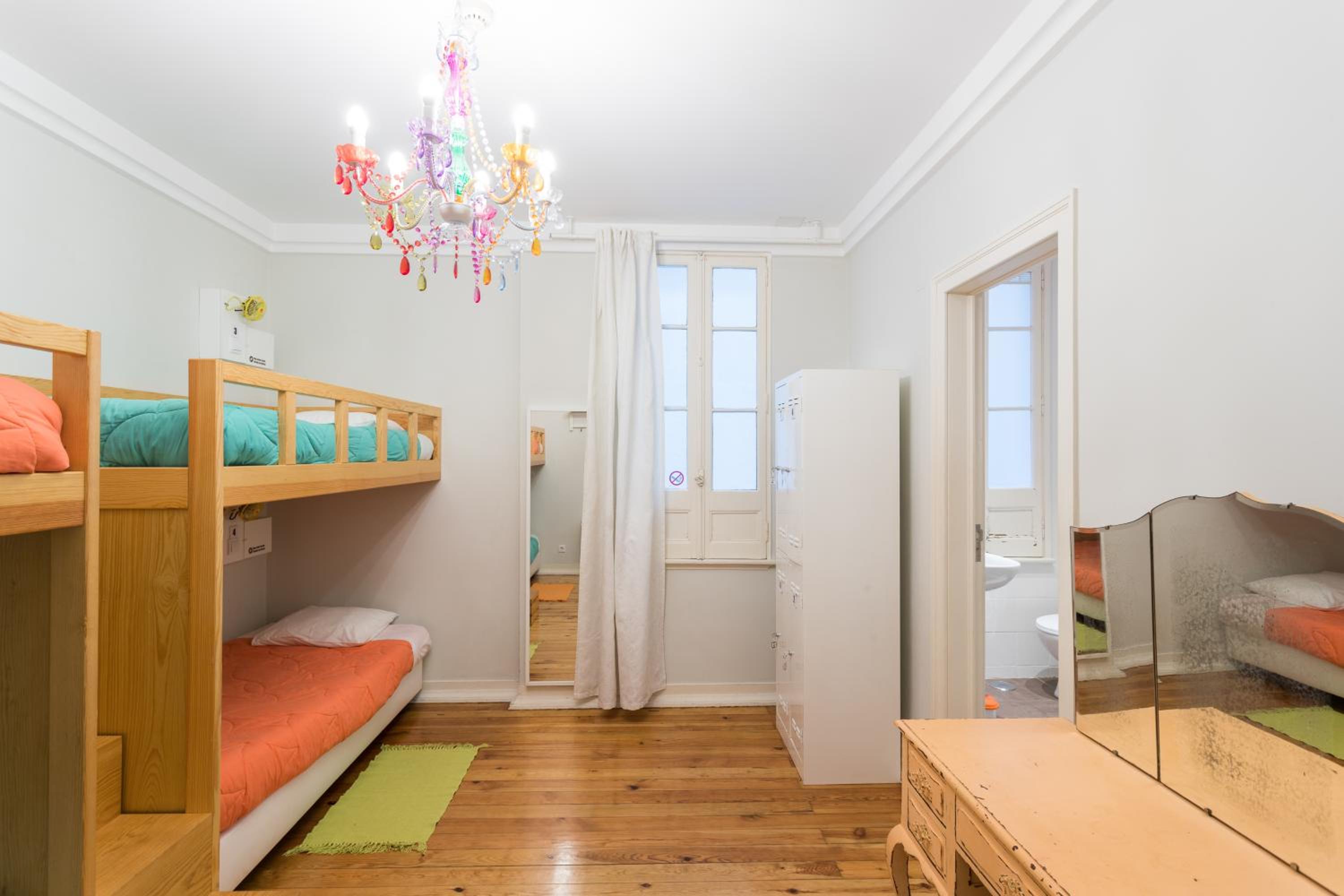 Quadruple Room with Private Bathroom photo 2