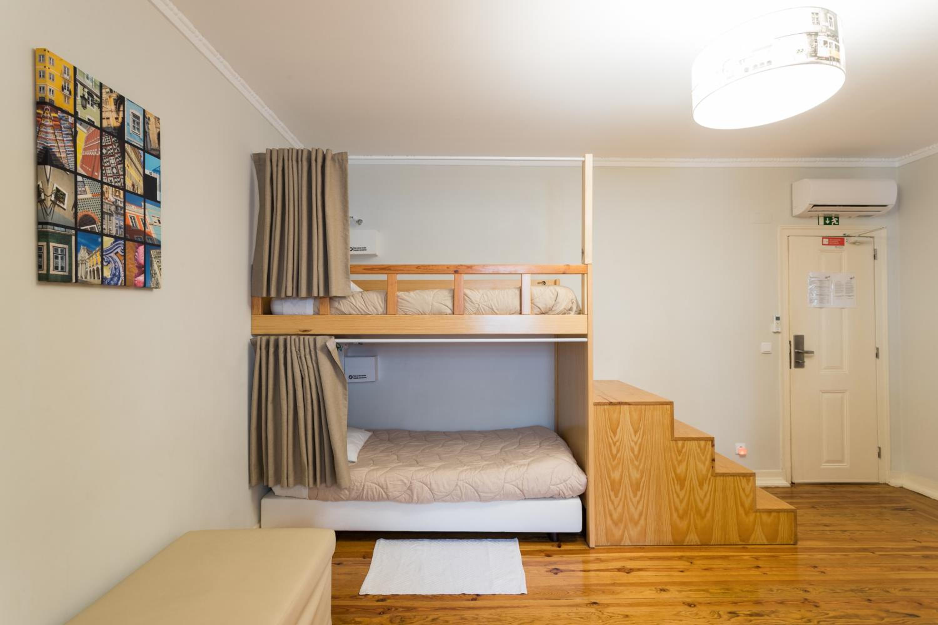 Bed in 6-Bed Mixed Dormitory Room photo 1