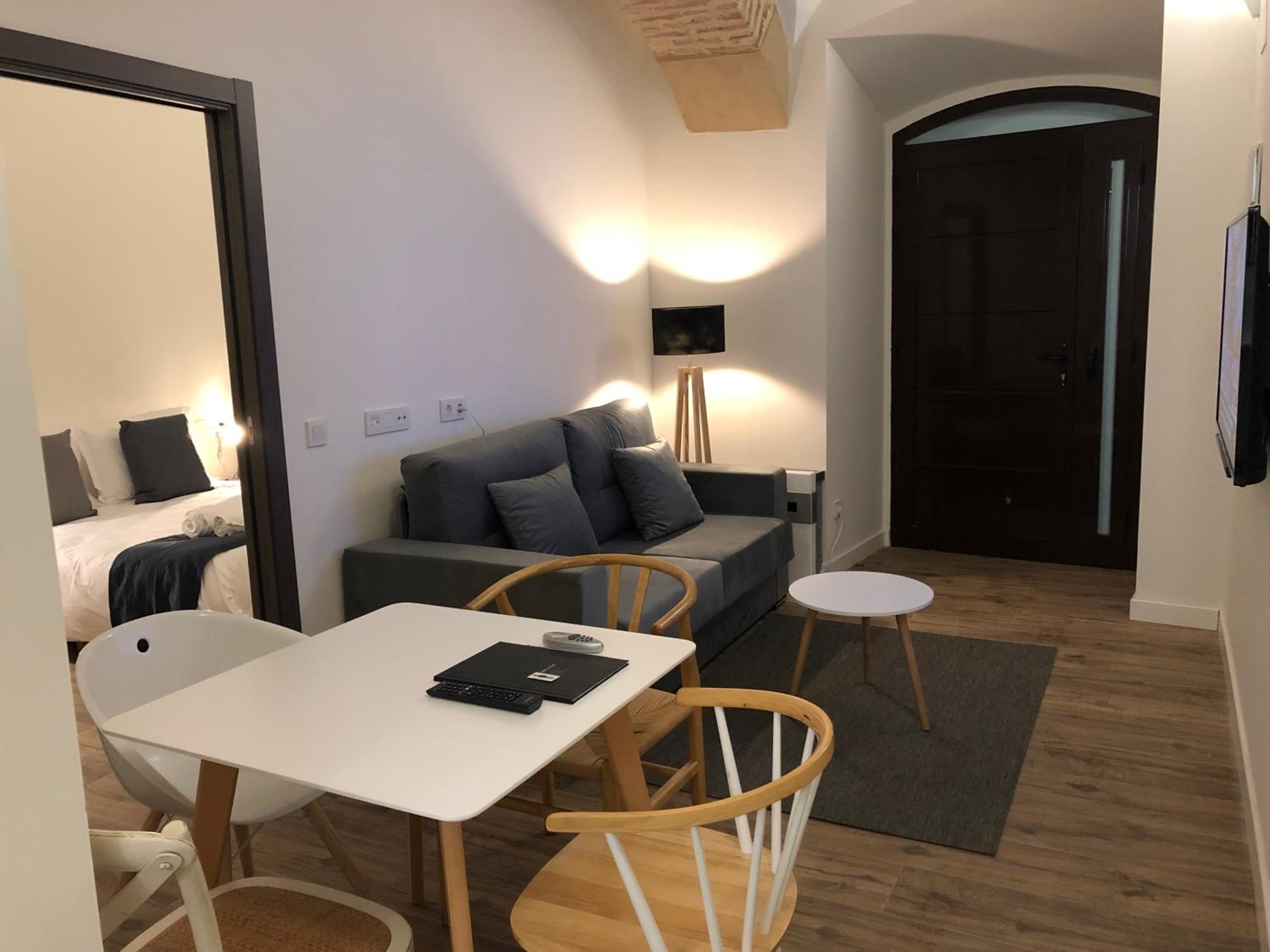 Apartment - Ground Floor - Photo 2