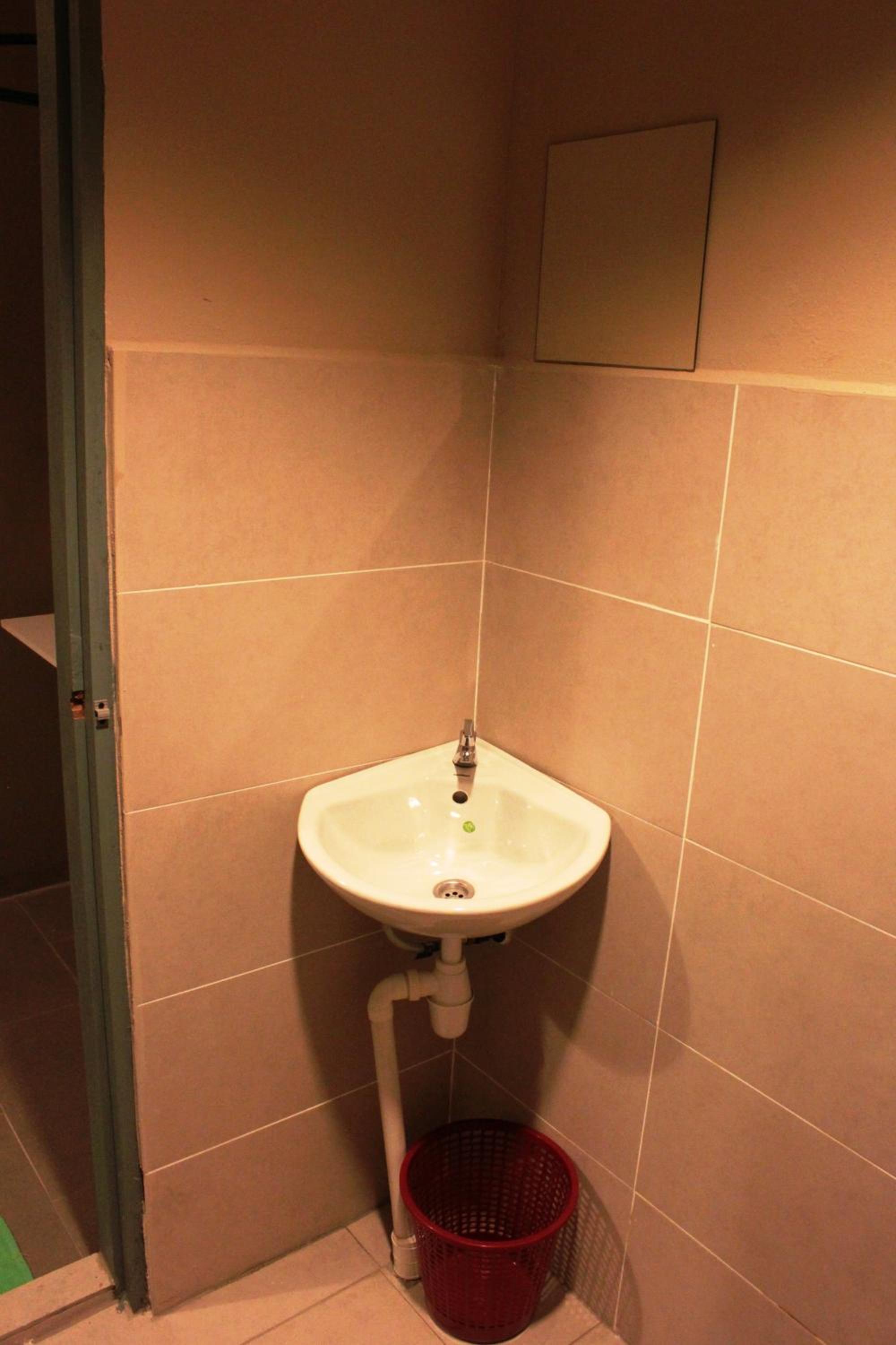 Standard Queen Room - Photo 5