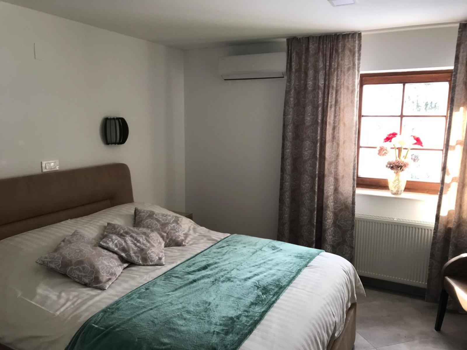 Deluxe Double Room with Shower - Photo 1