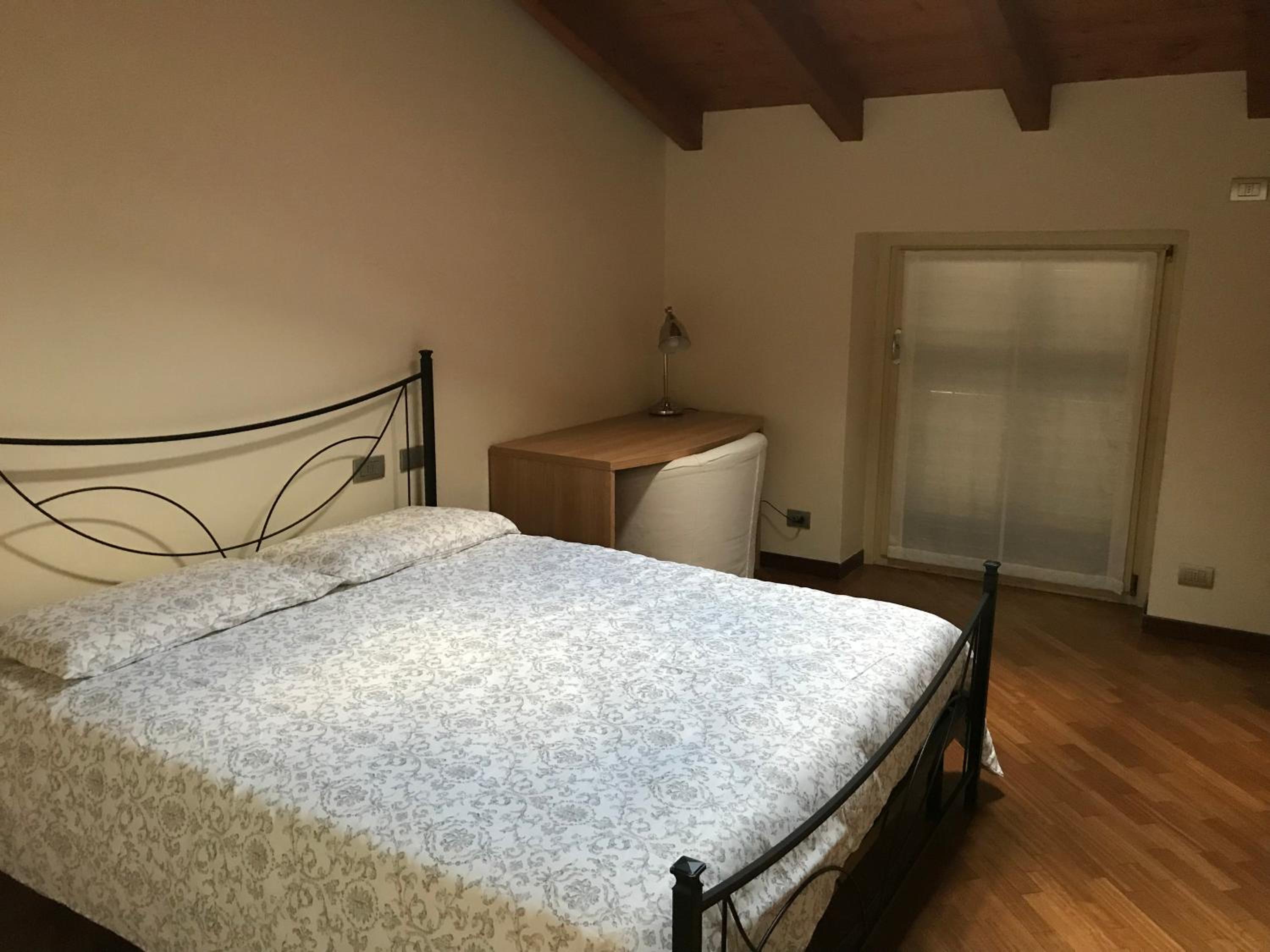 Double Room with Shared Bathroom photo 2