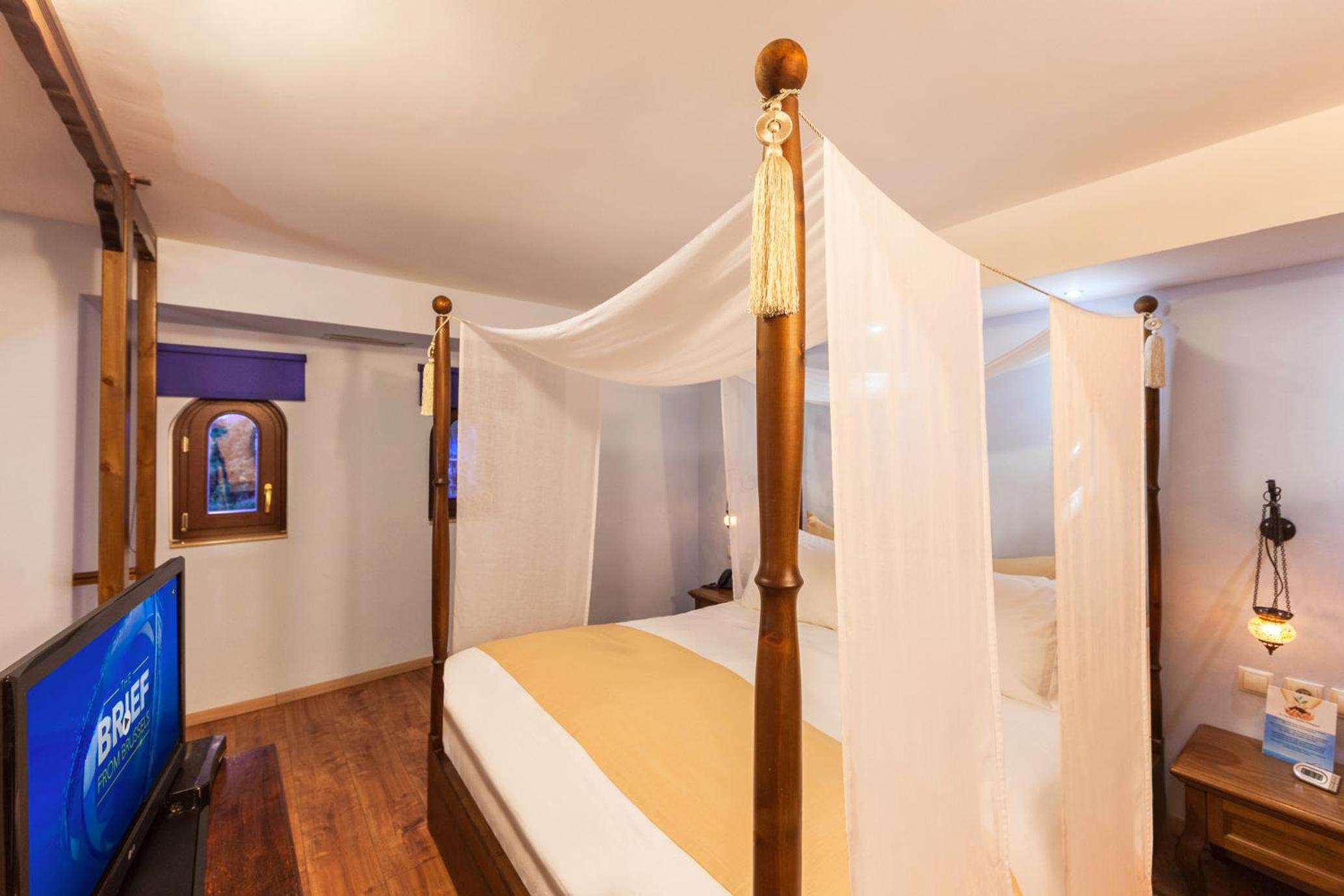 Deluxe Suite with Private Balcony (Nymph of Helios) photo 1
