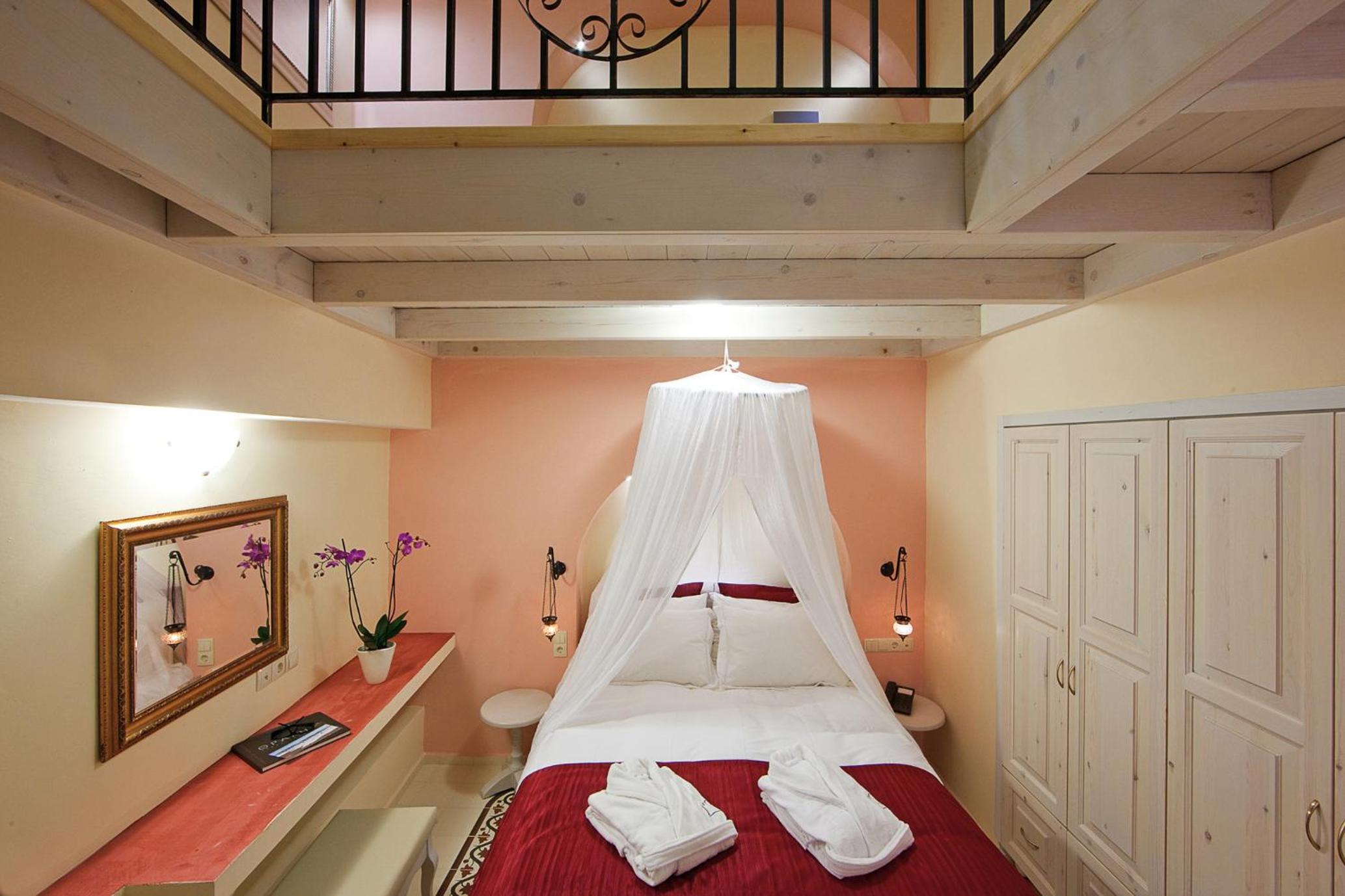 Master Suite with Outdoor Hot Tub (Forms of Light) photo 1