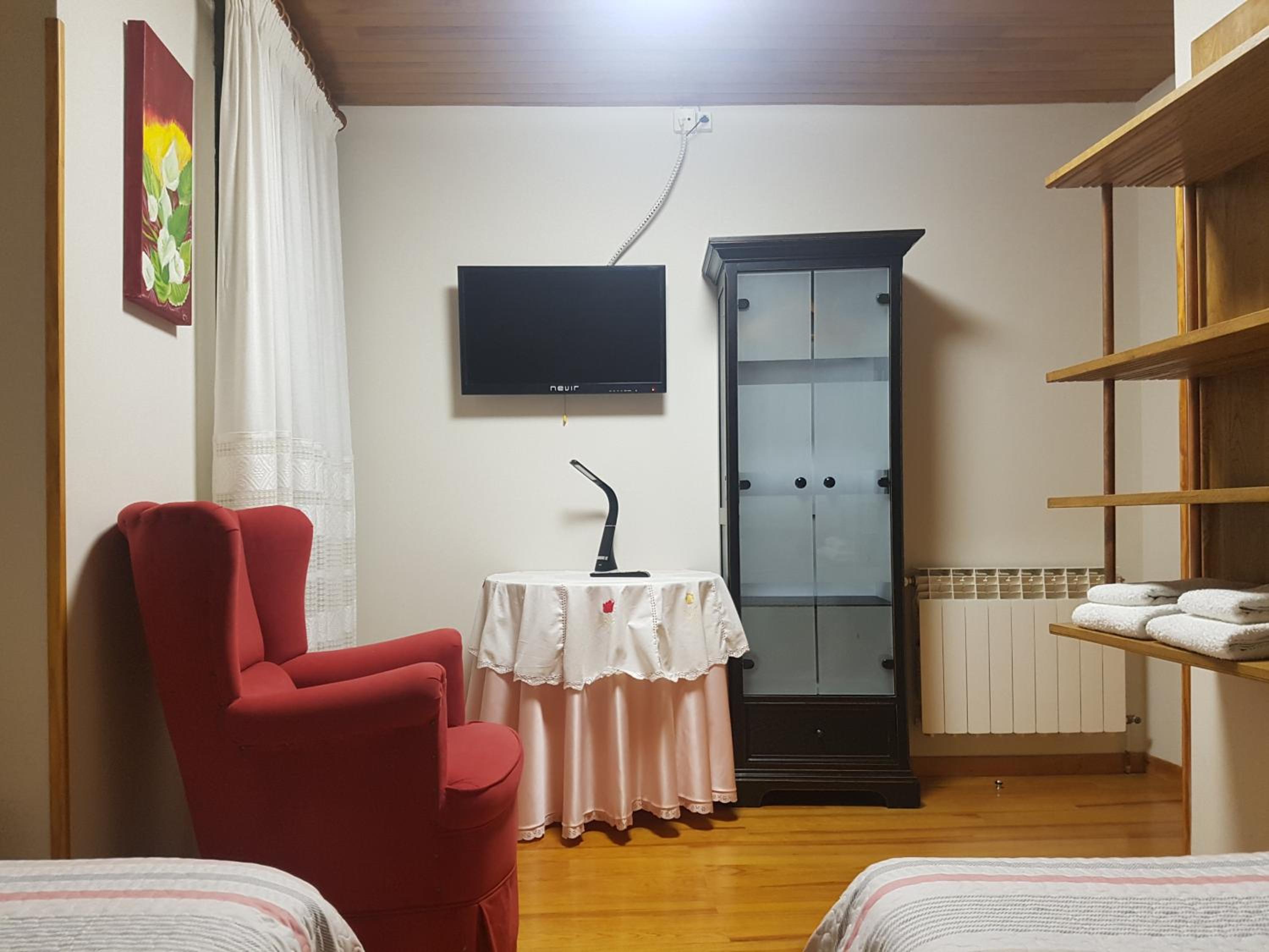 Twin Room with Private Bathroom photo 3