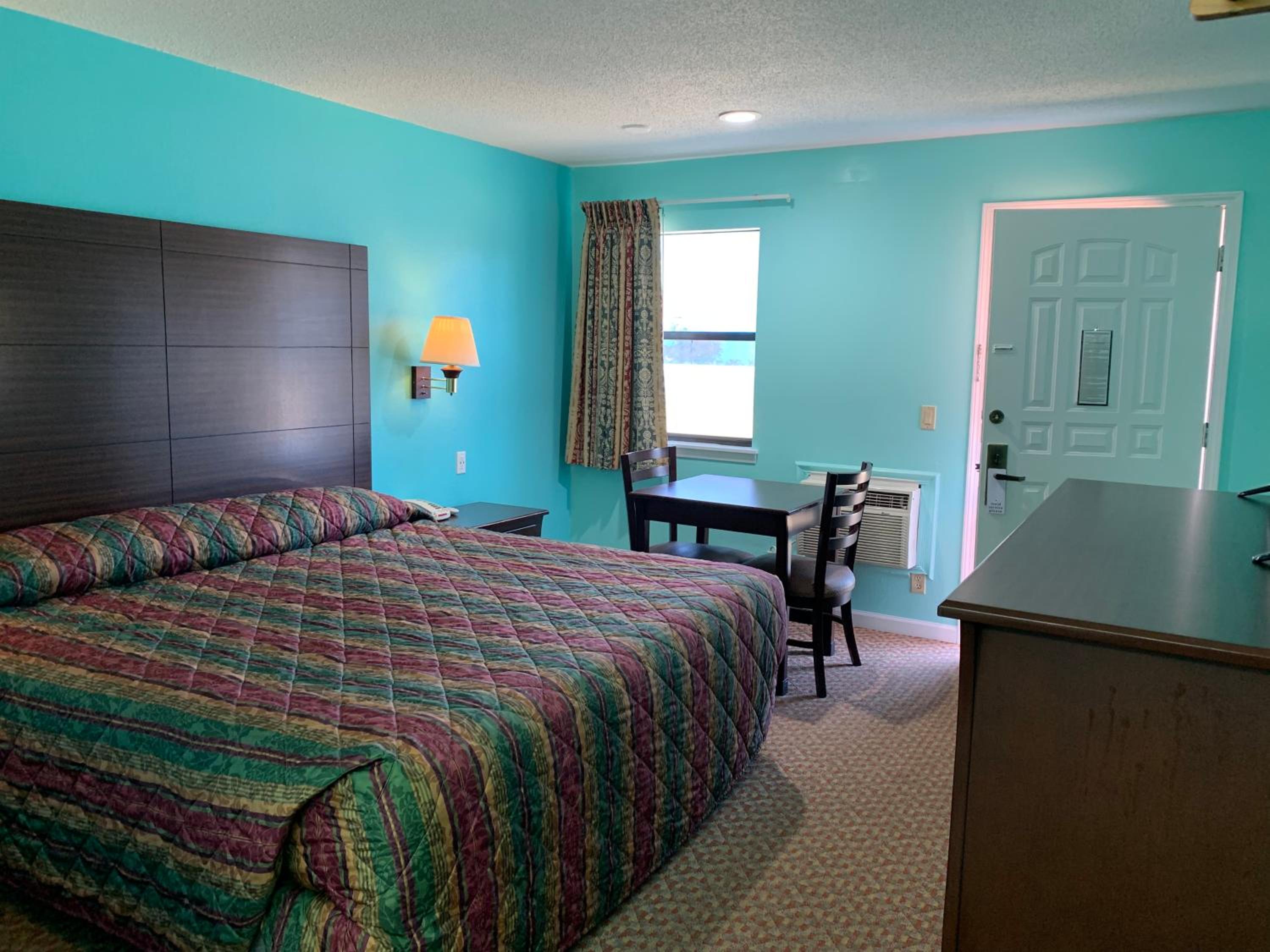Standard King Room - Non-Smoking - Photo 5