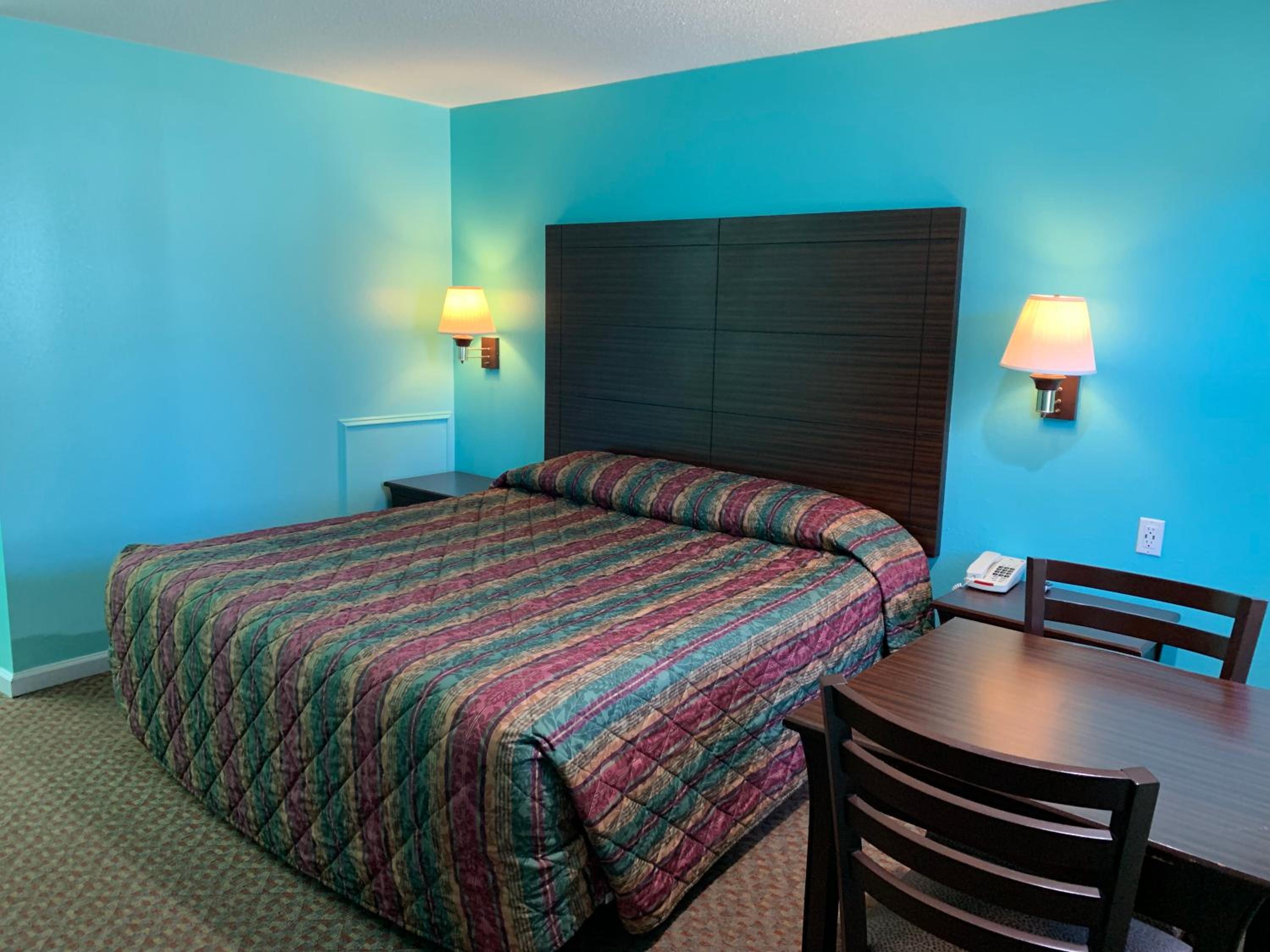 Standard King Room - Non-Smoking - Photo 1