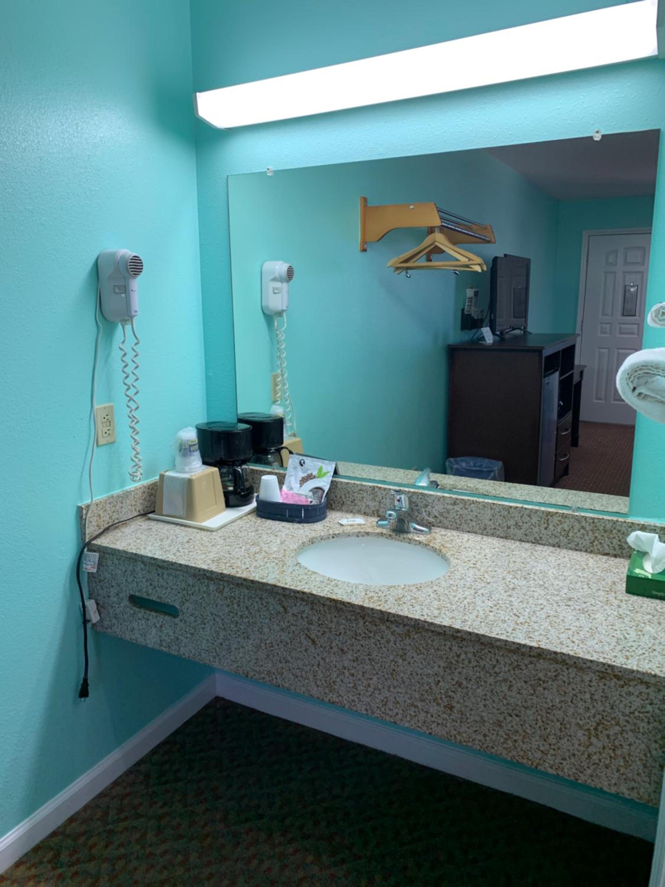 Standard Double Room with Two Double Beds - Non-Smoking - Photo 2