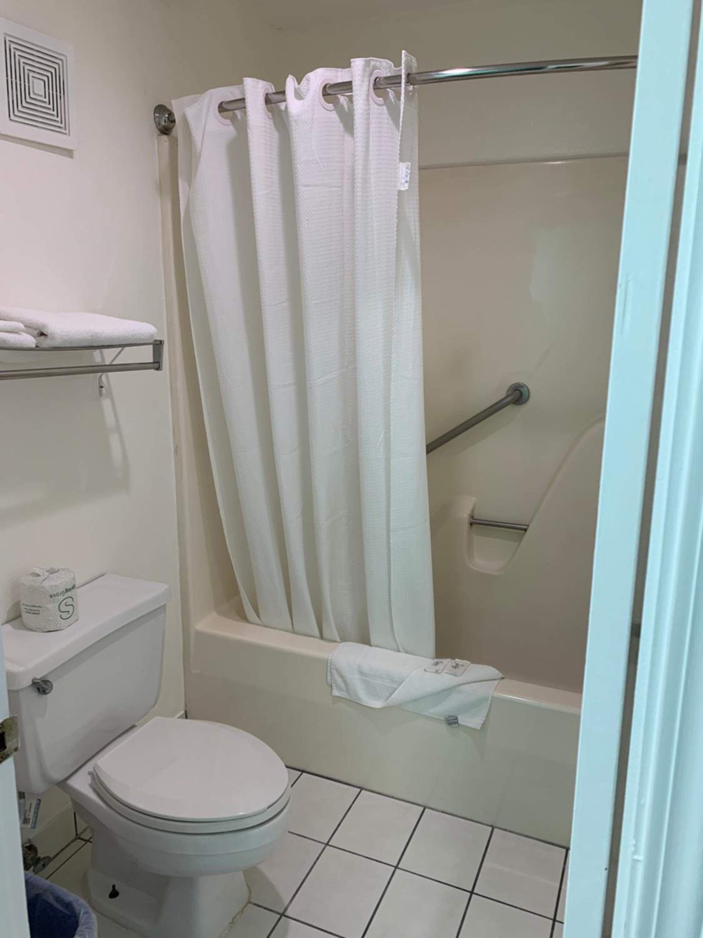 Standard Double Room with Two Double Beds - Non-Smoking - Photo 3