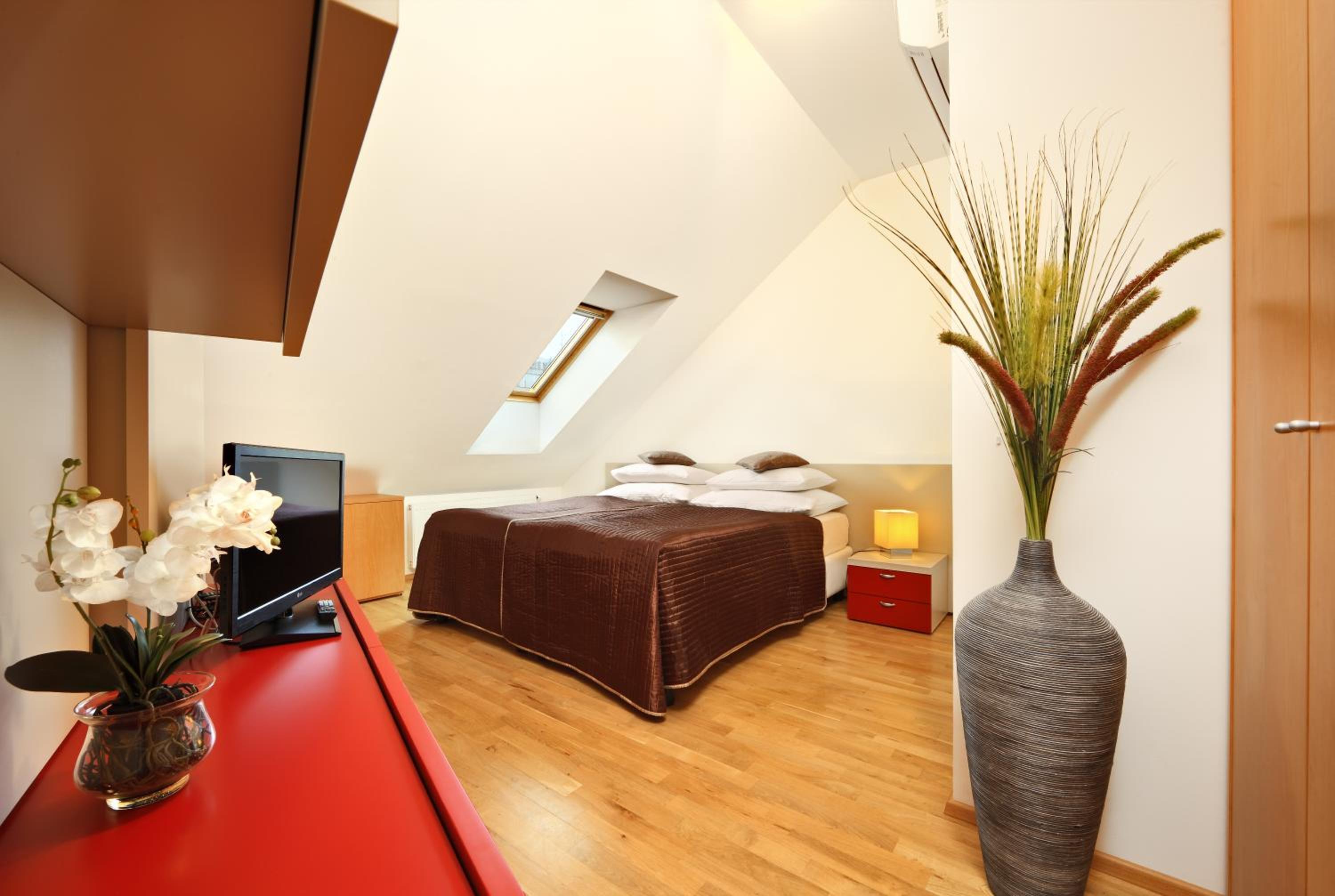 Deluxe Two-Bedroom Apartment with Terrace (4 Adults)