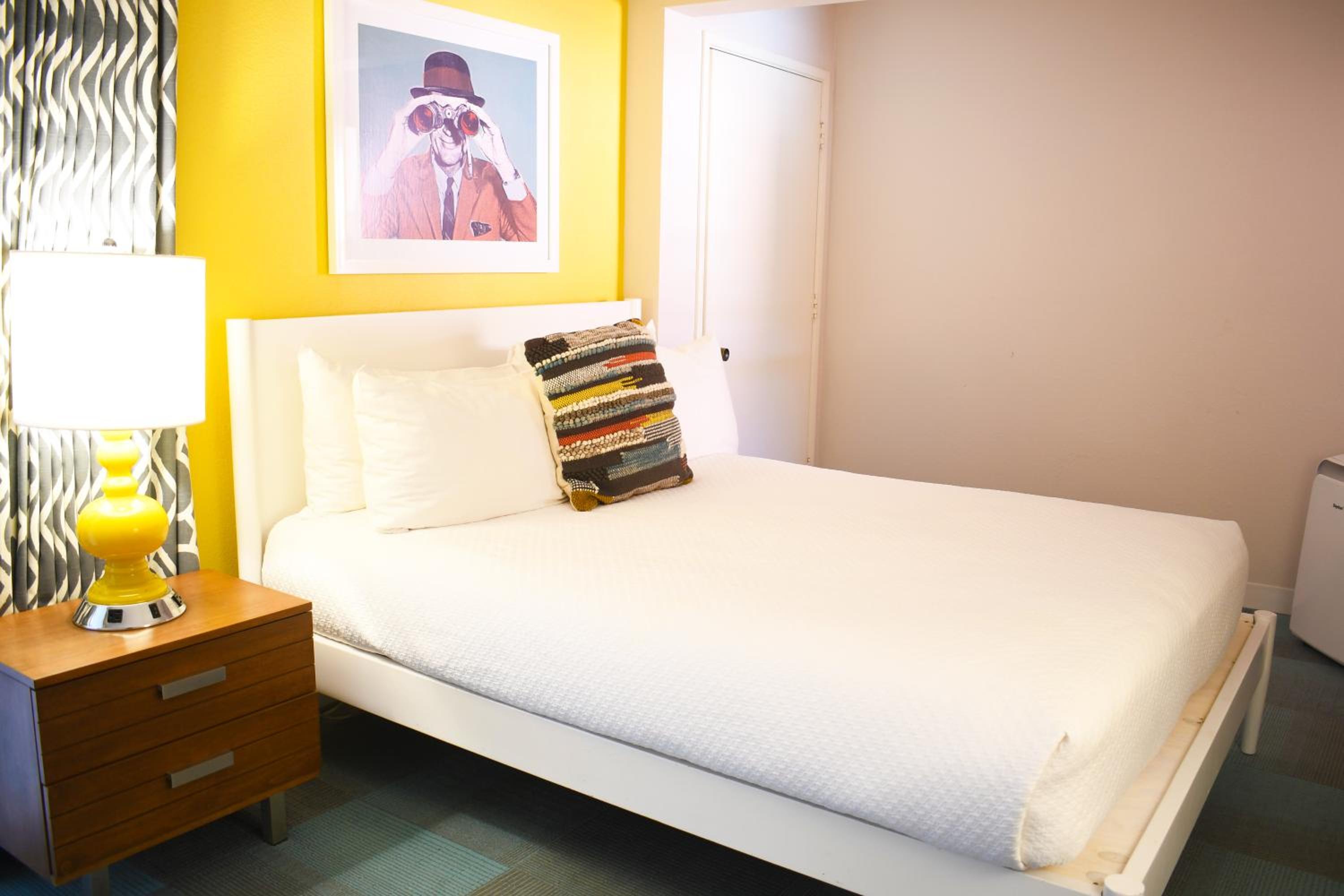 Cove Queen Suite - Photo 4