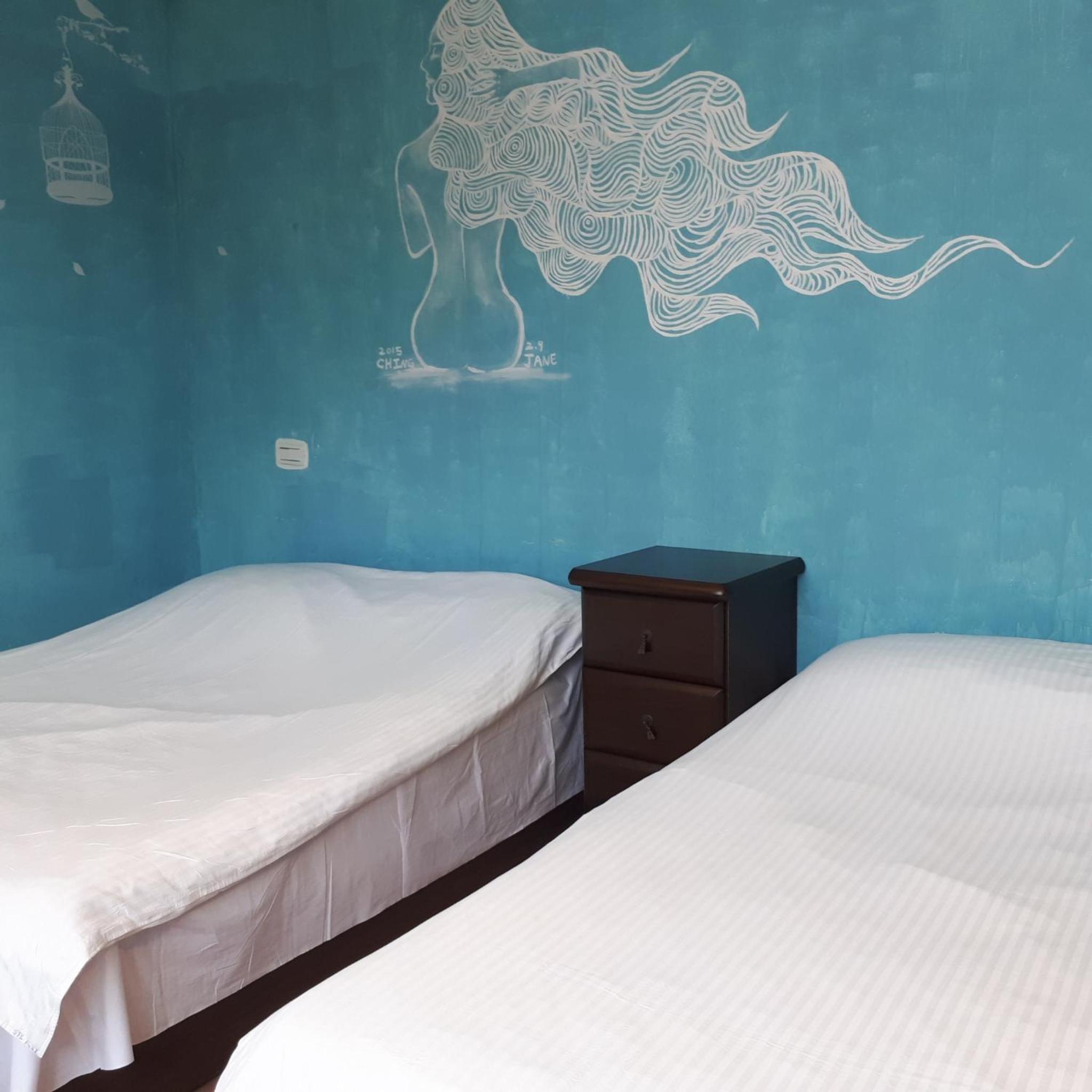 Standard Queen Room with Two Queen Beds photo 1