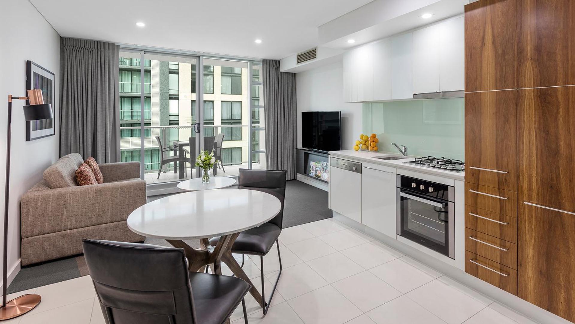 Executive One-Bedroom Apartment - Photo 3