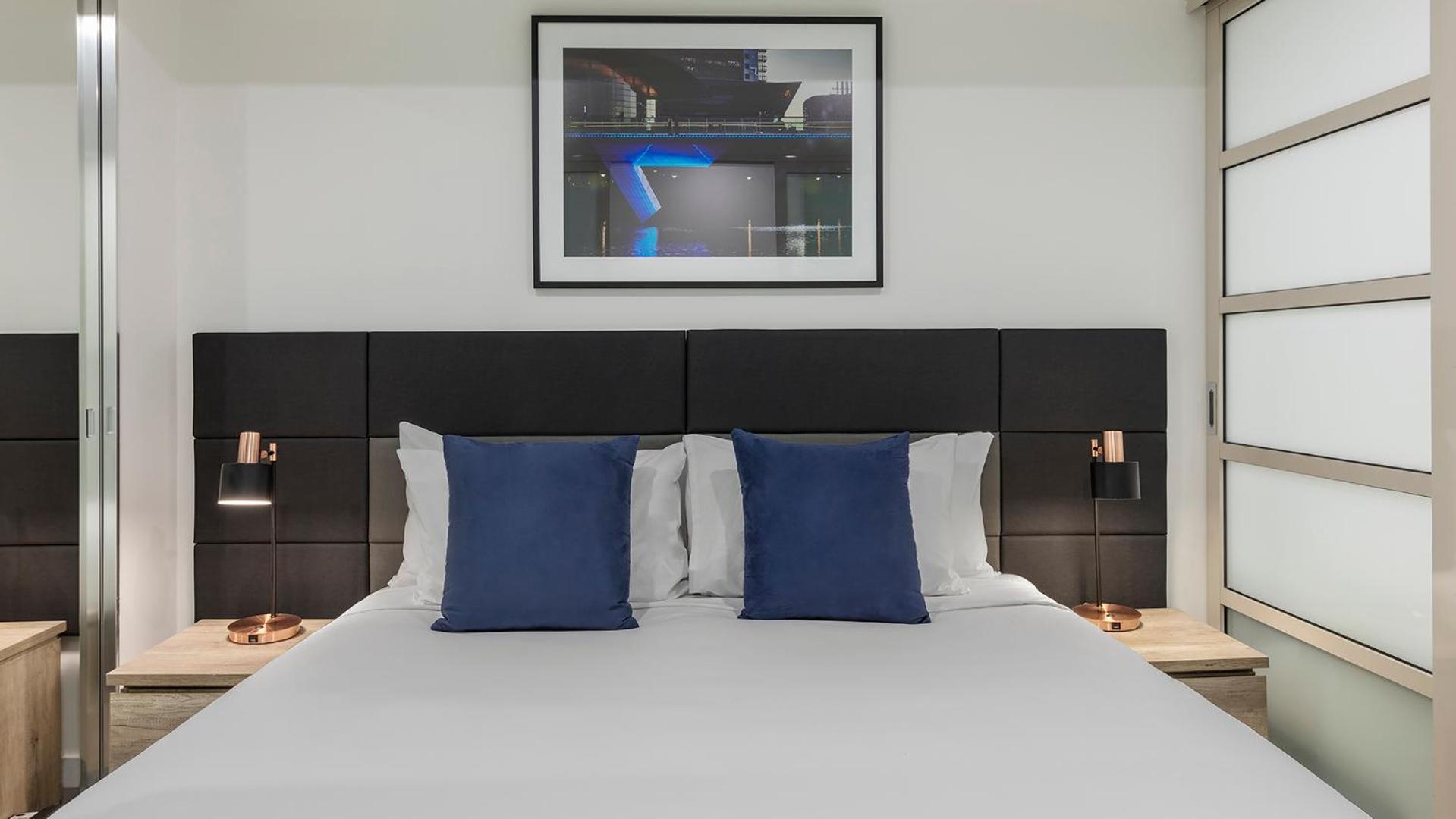 Executive One-Bedroom Apartment - Photo 5