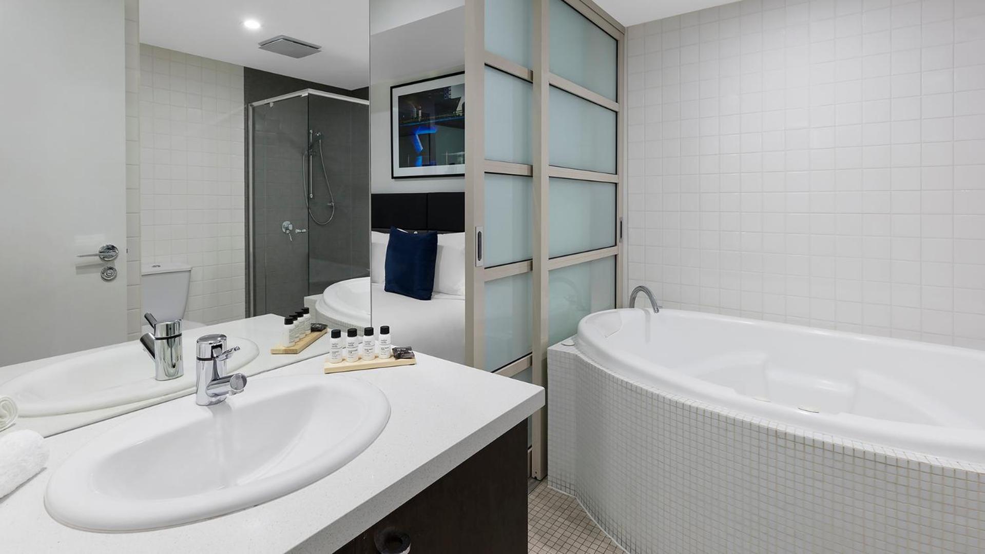 Executive One-Bedroom Apartment - Photo 7