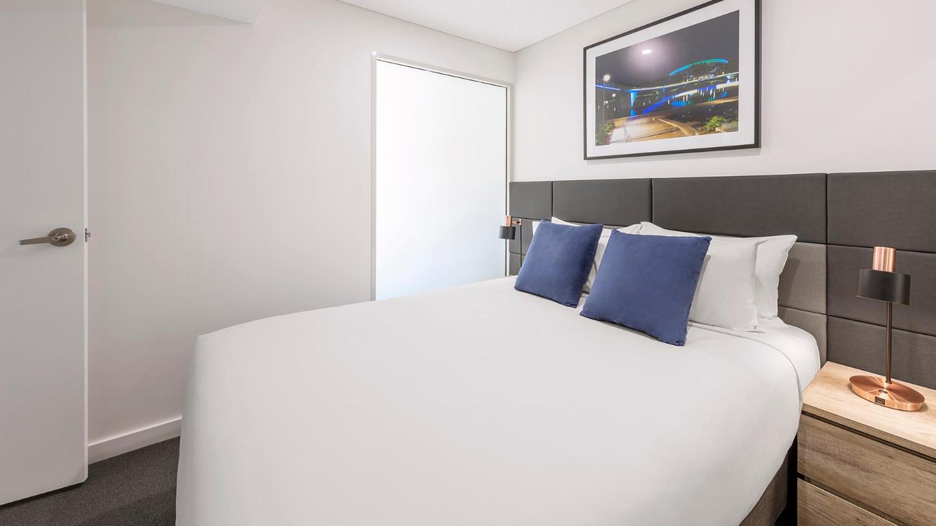 Deluxe Two-Bedroom Apartment - Photo 6