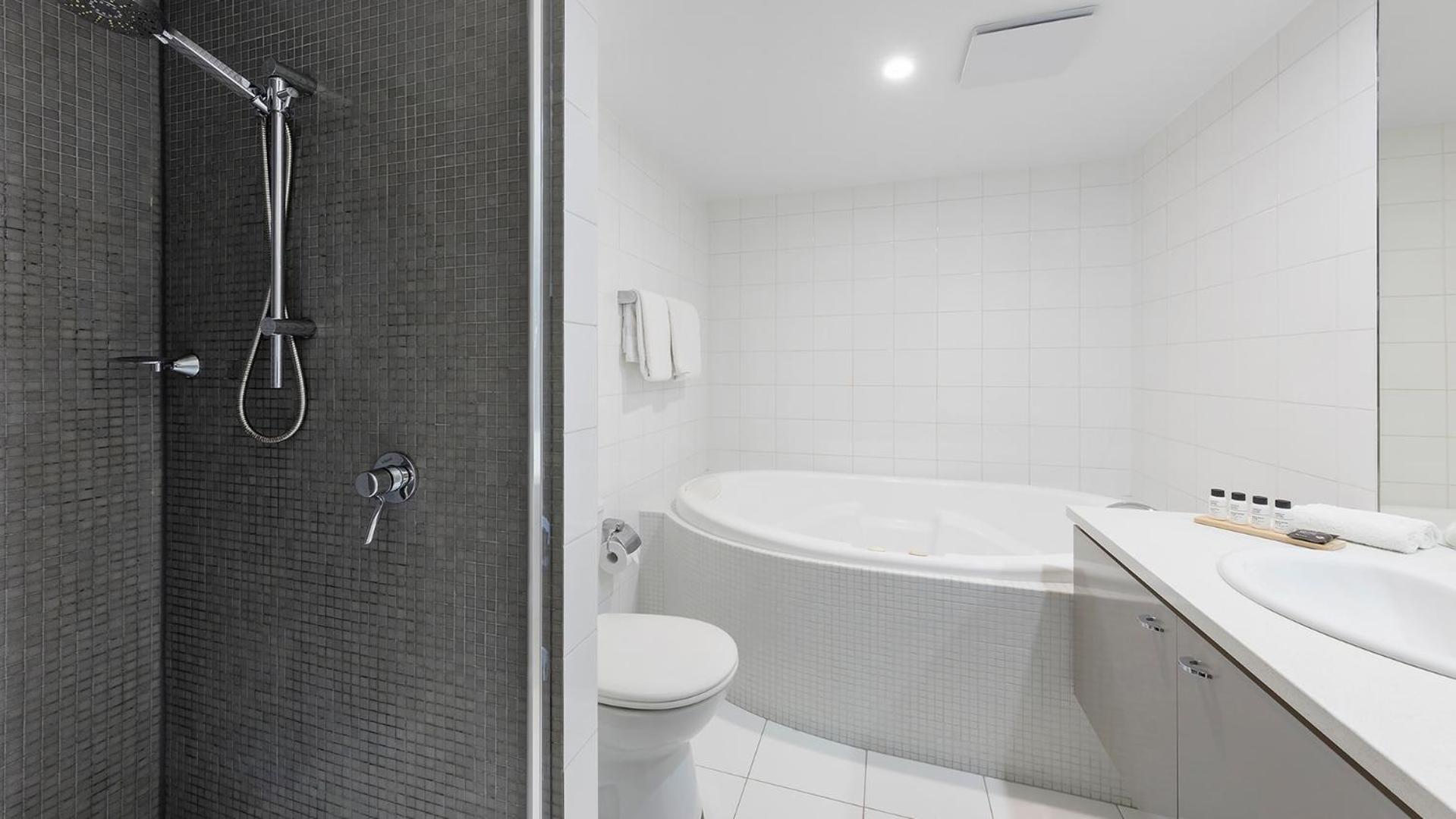 Executive Two-Bedroom Apartment - Photo 5