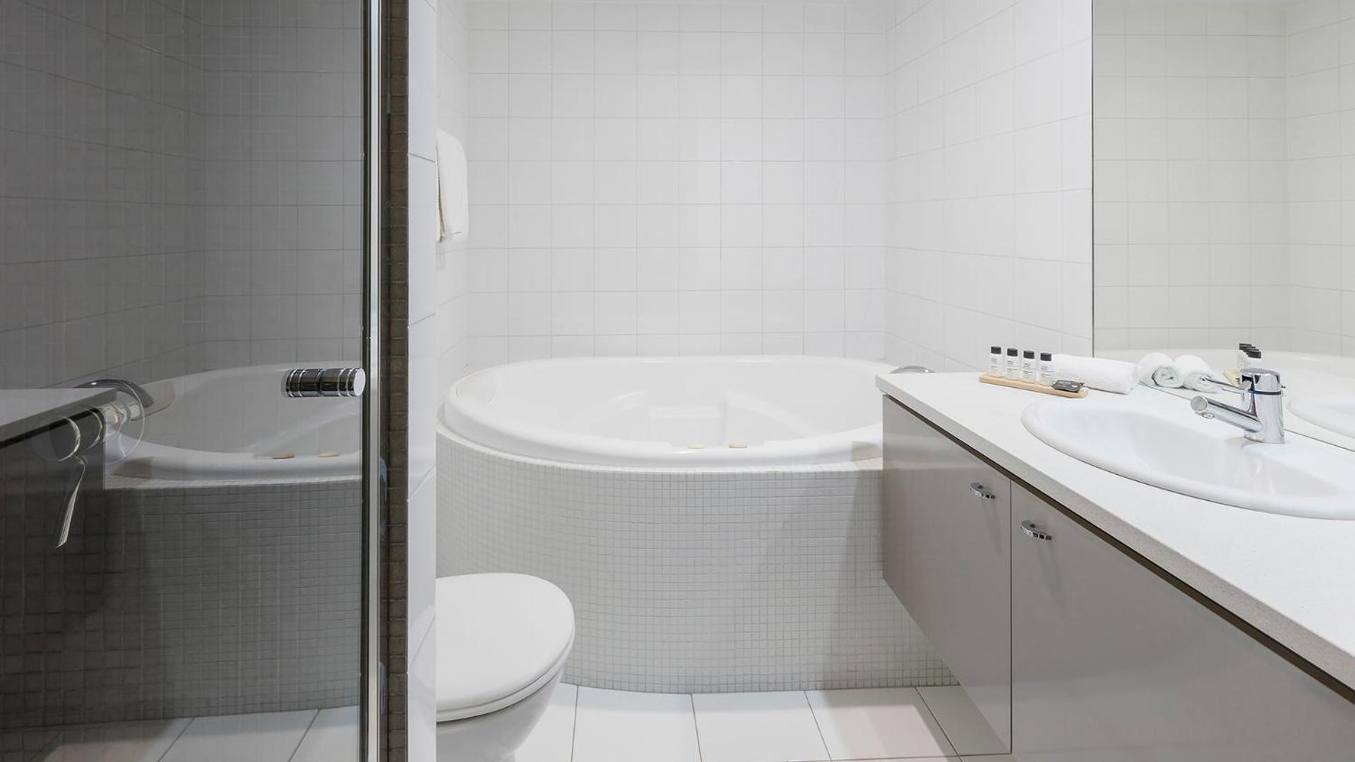 Executive Two-Bedroom Apartment - Photo 6