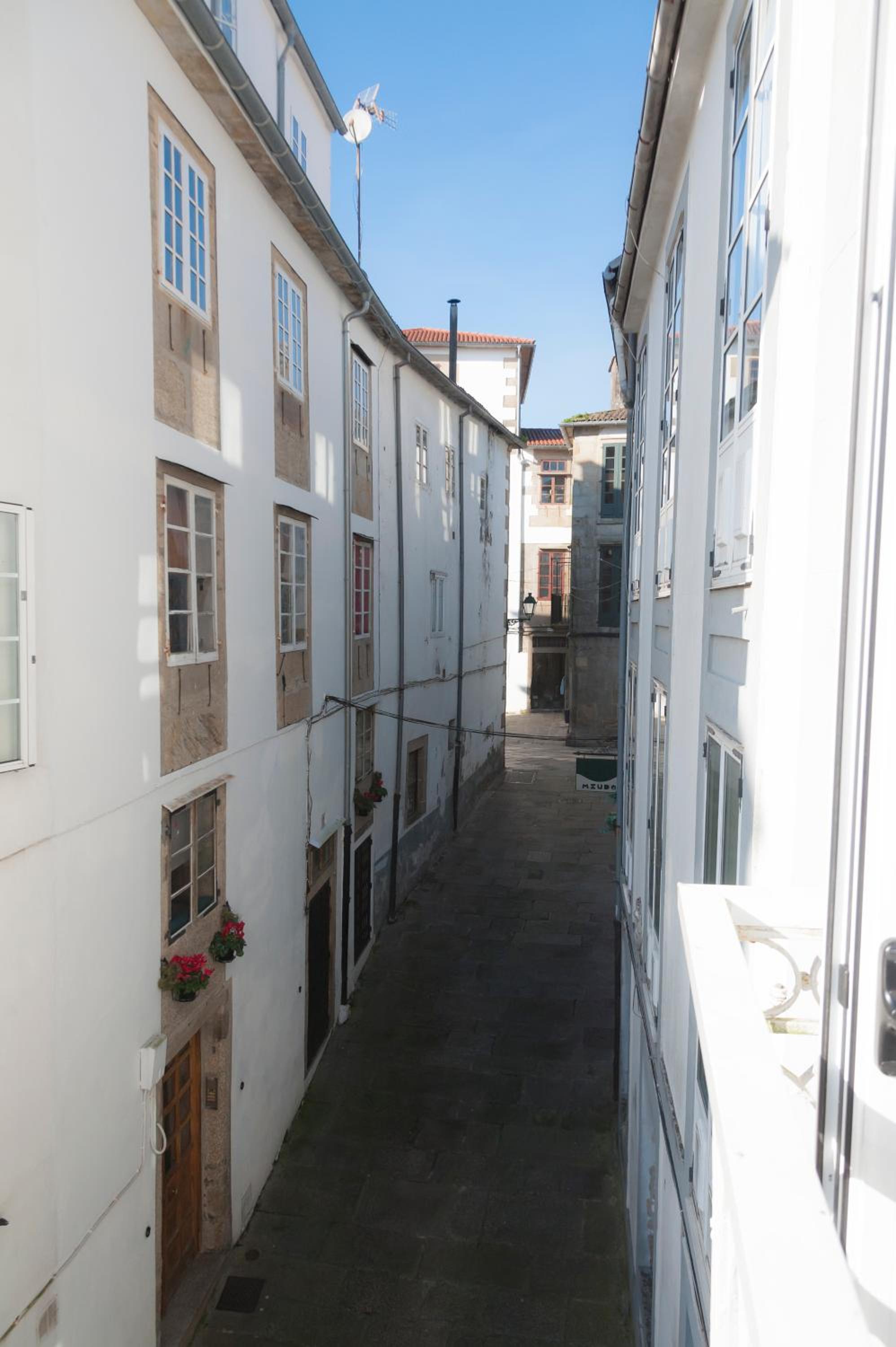 Apartment - Split Level - Photo 3