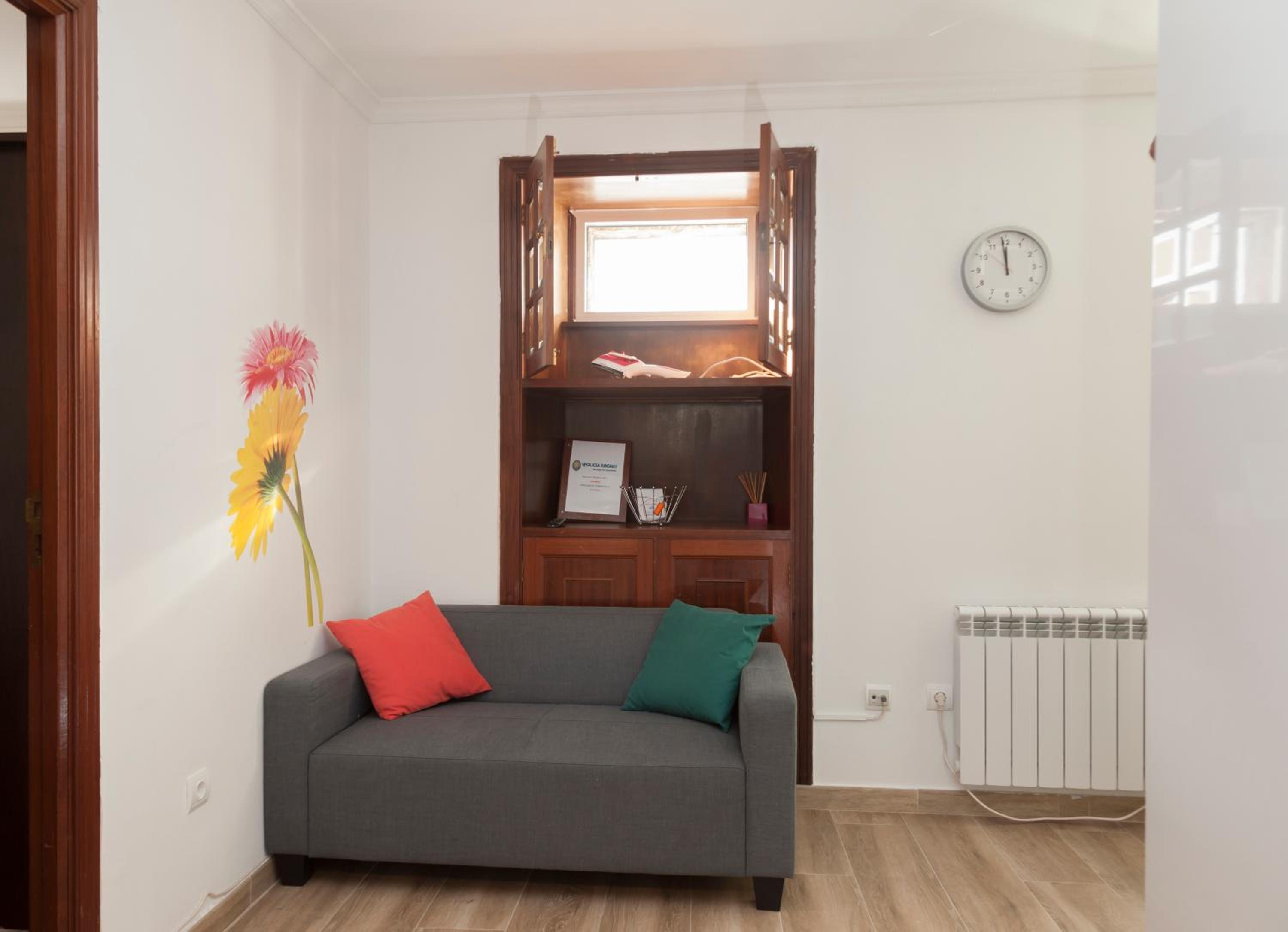 Two-Bedroom Apartment - Photo 2