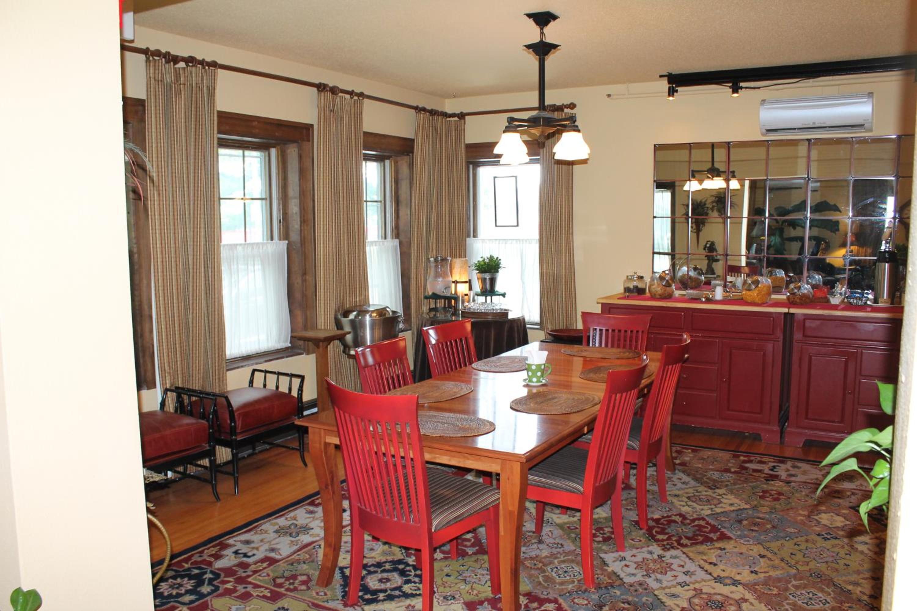 Deluxe Family Room photo 3