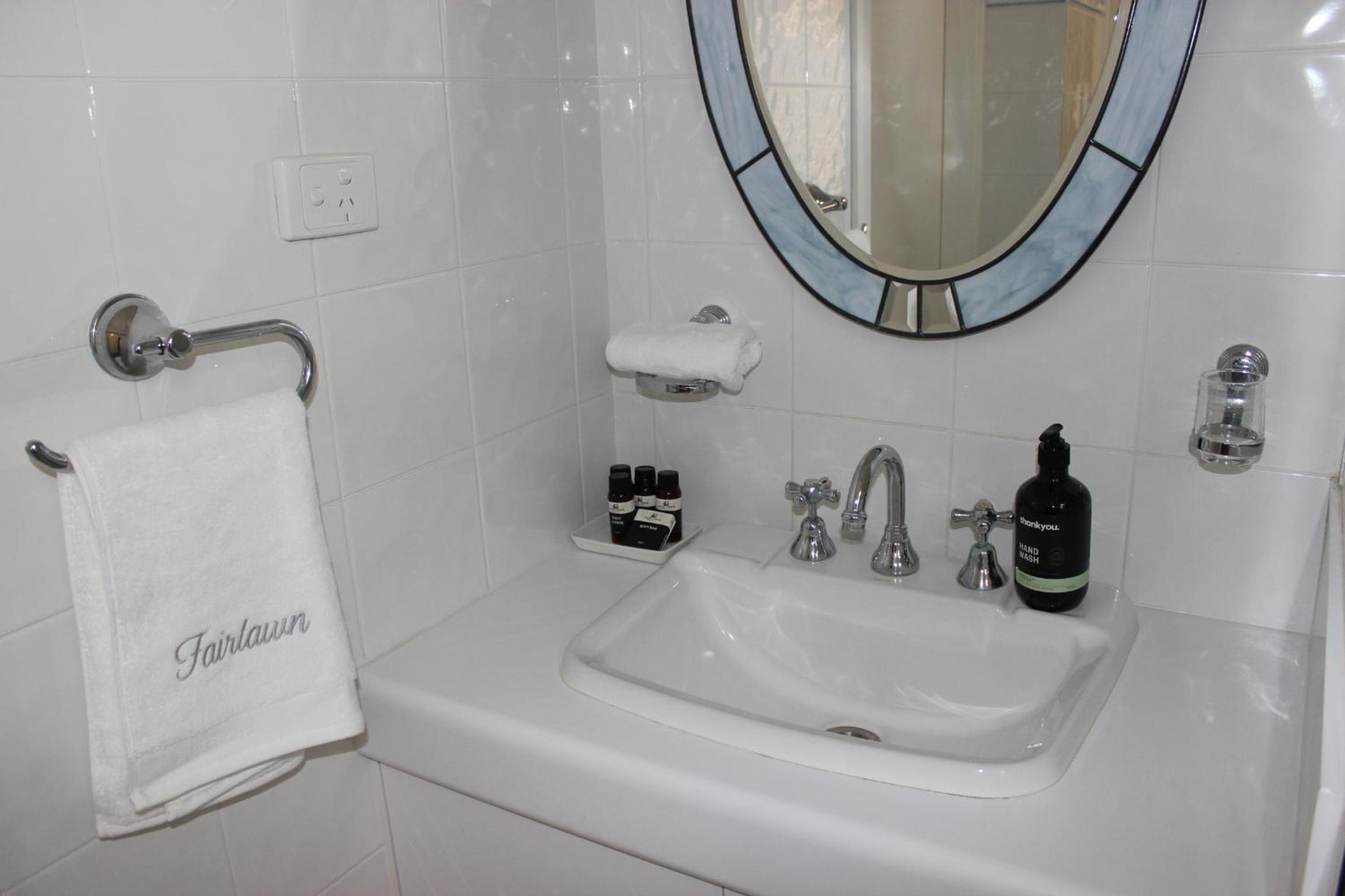 King Suite - Photo 17